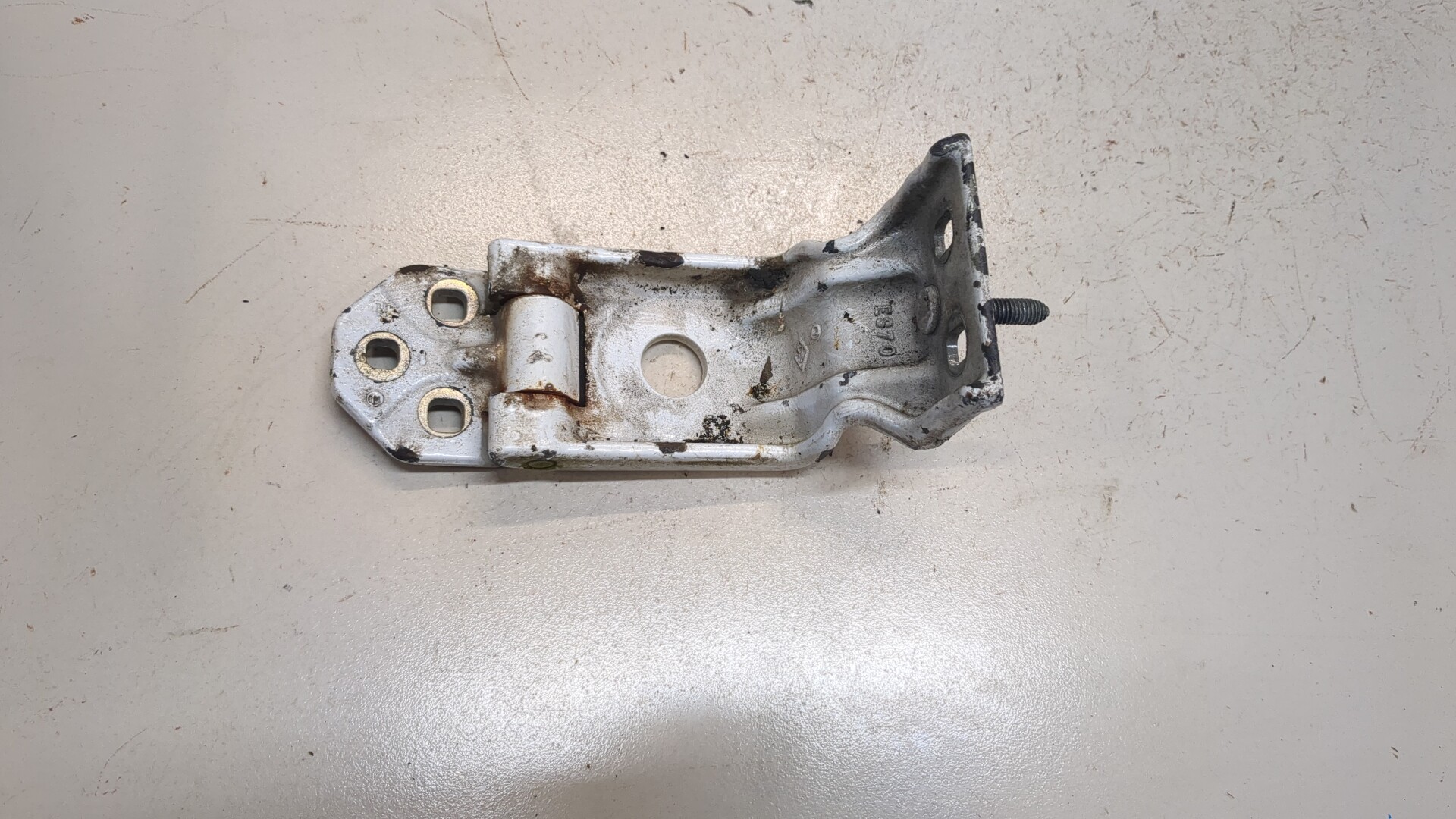 Петля двери