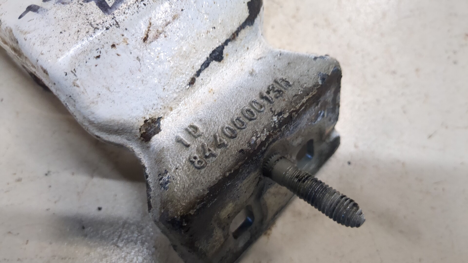 Петля двери