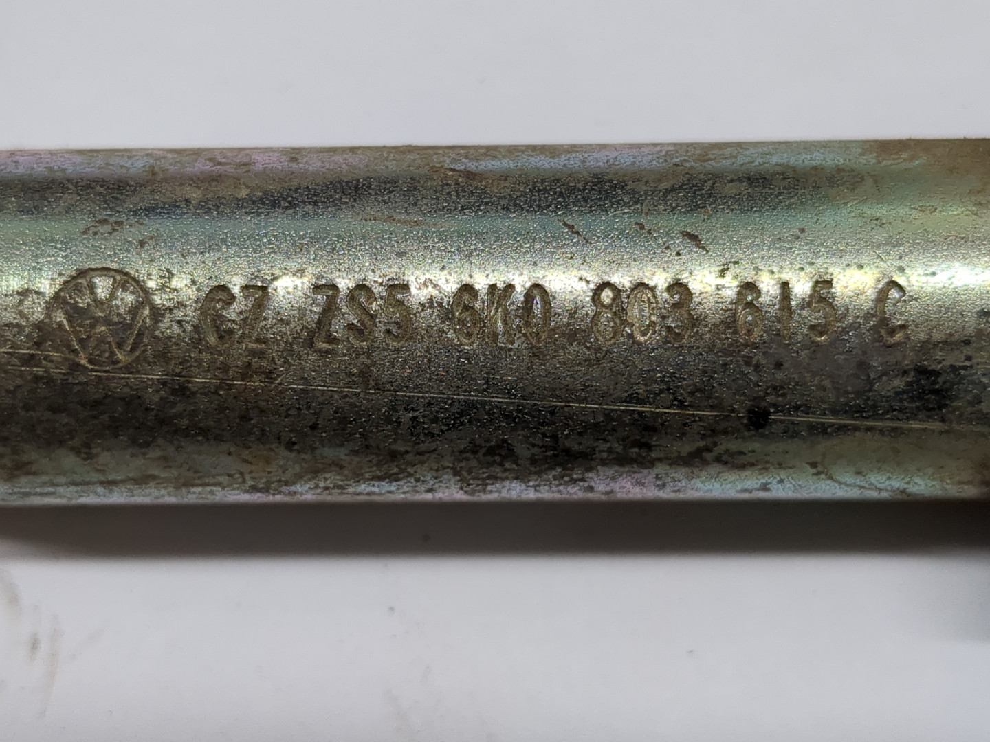 Крюк буксировочный