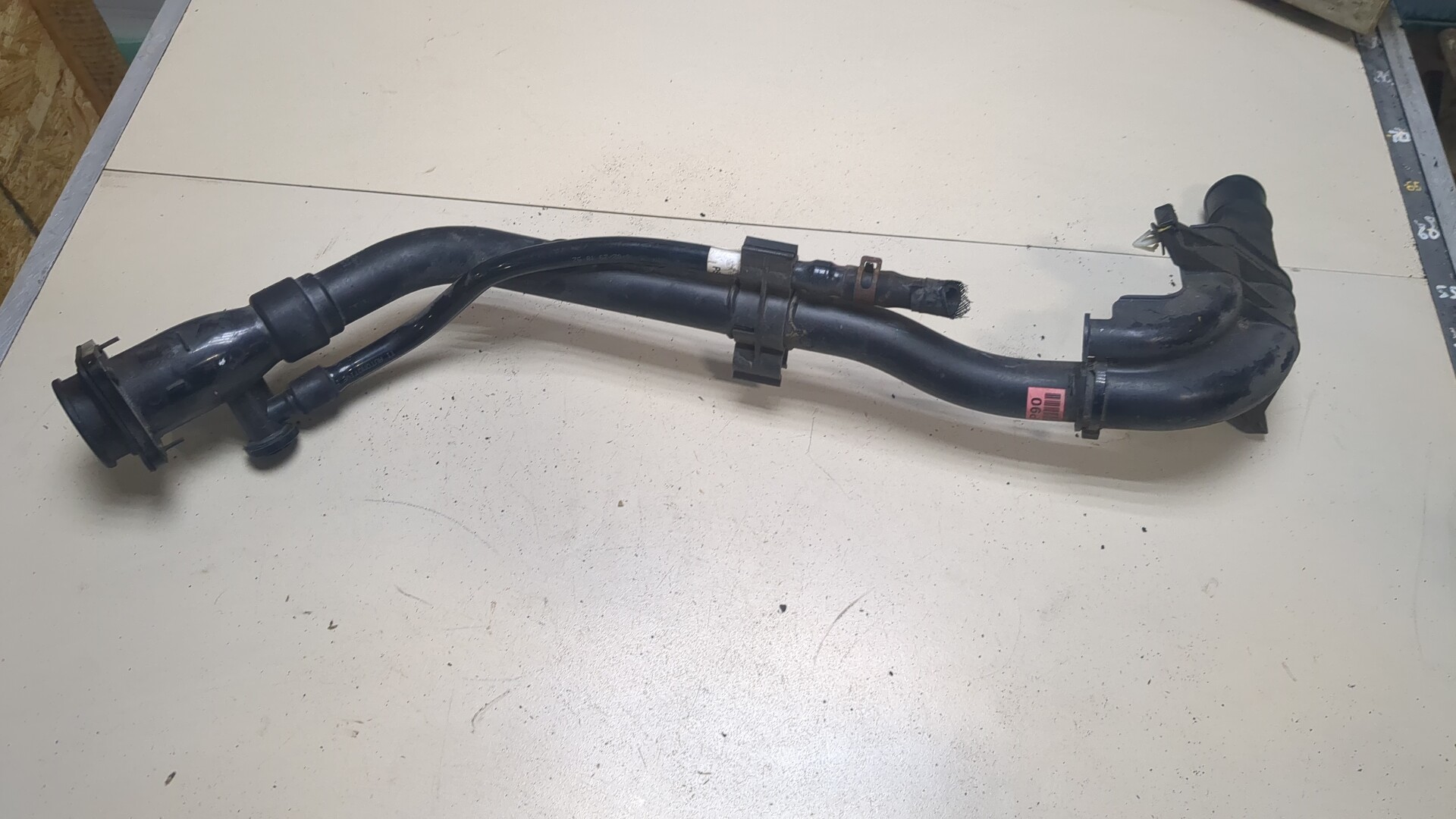 Горловина топливного бака