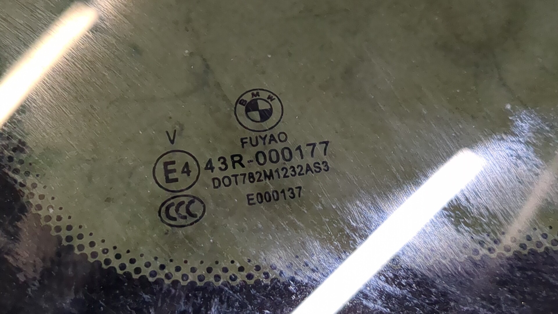 Стекло боковое