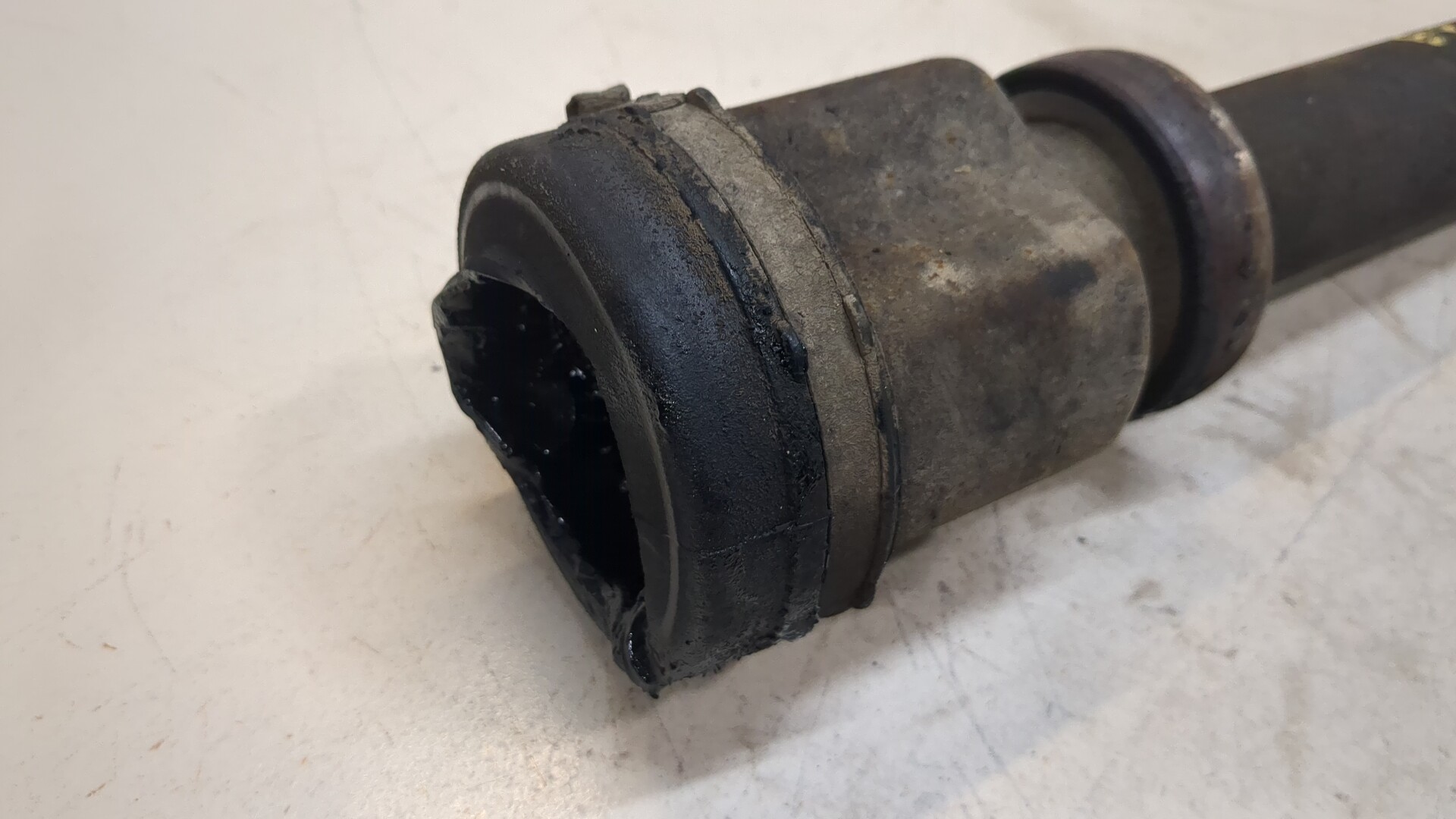 Полуось передняя правая