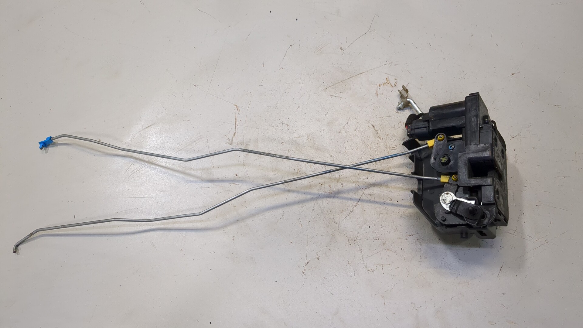 Замок двери задней правой