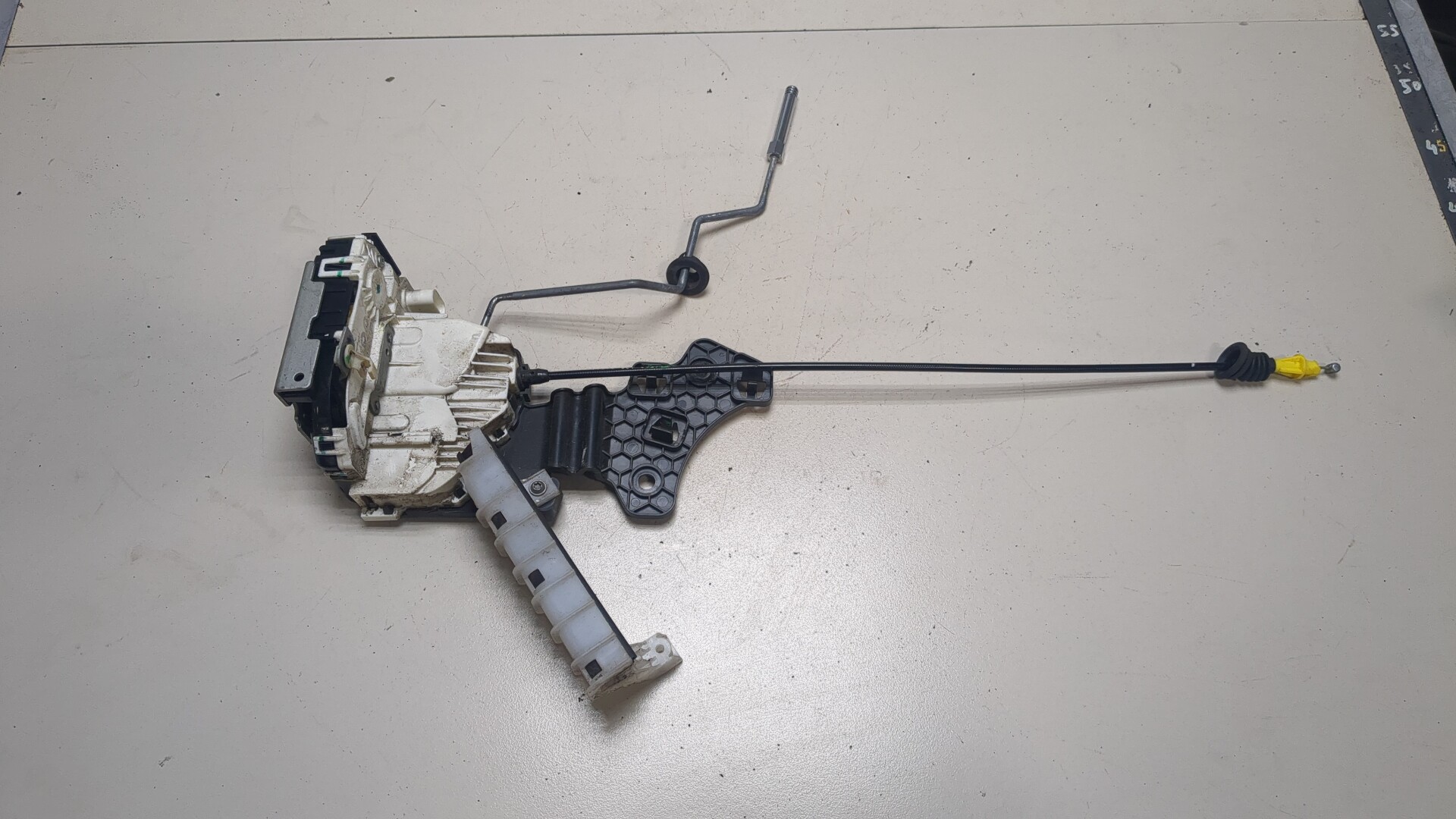 Замок двери задней правой