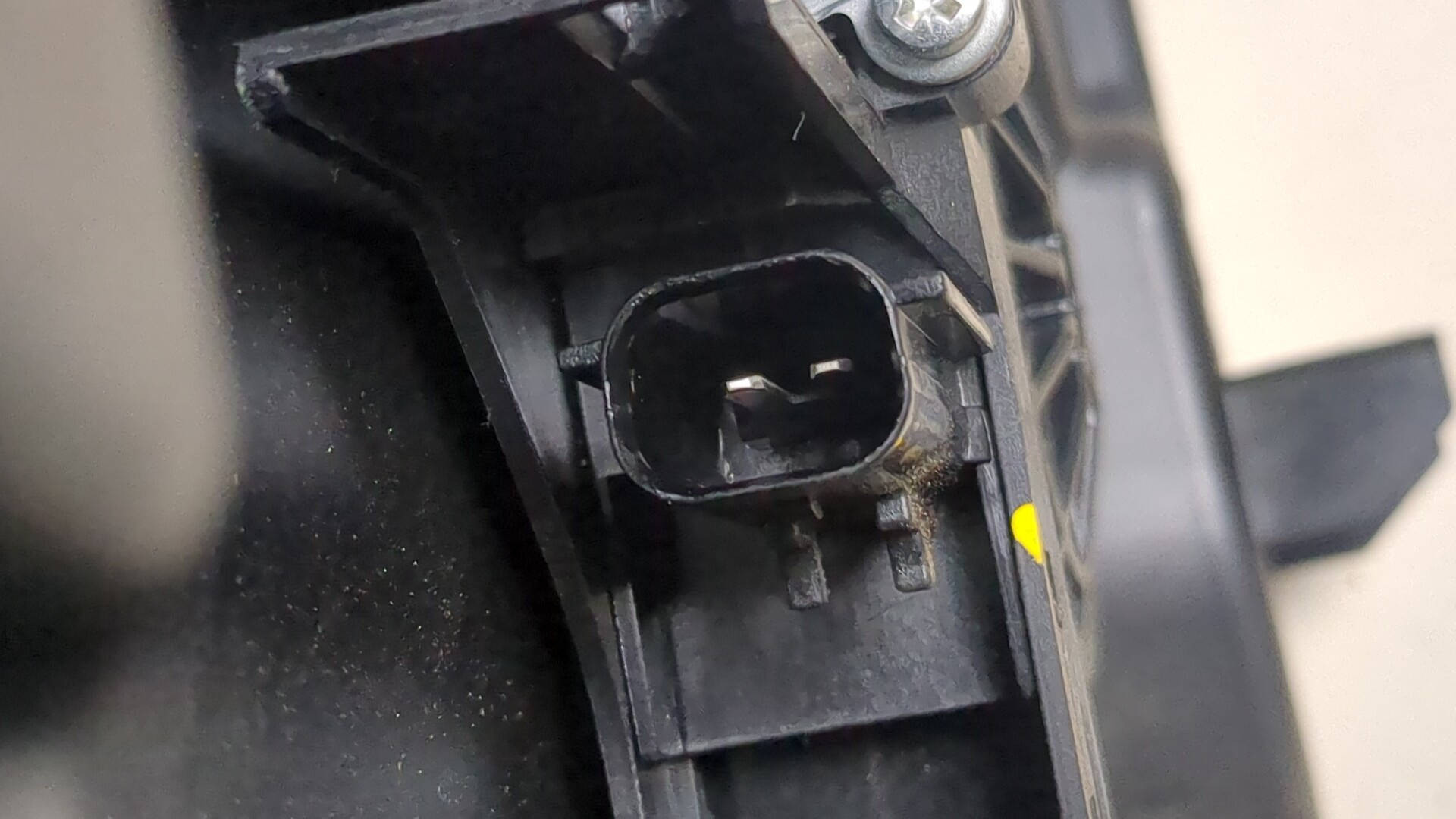 Стеклоподъемник электр. задний левый