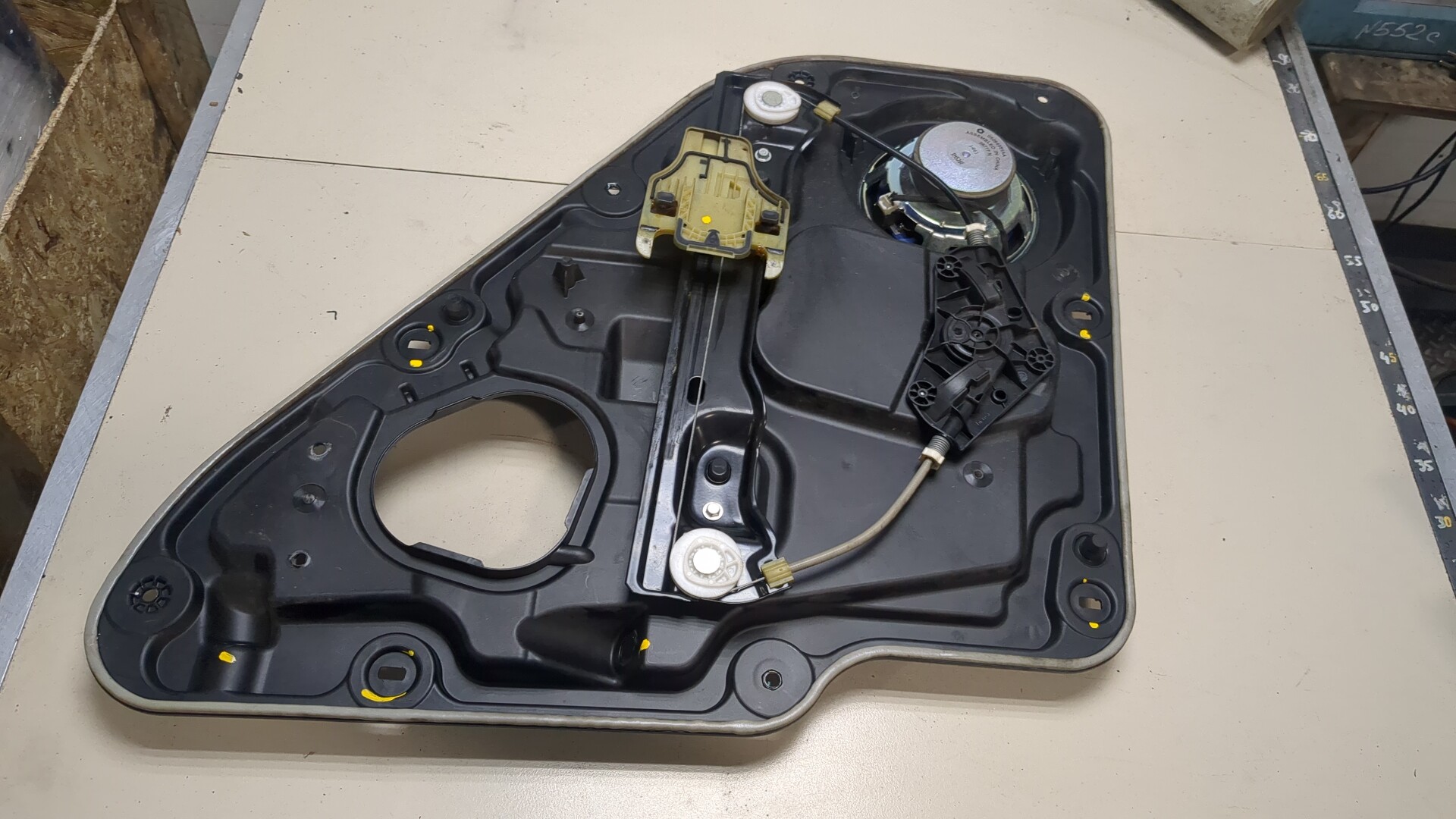 Стеклоподъемник электр. задний левый