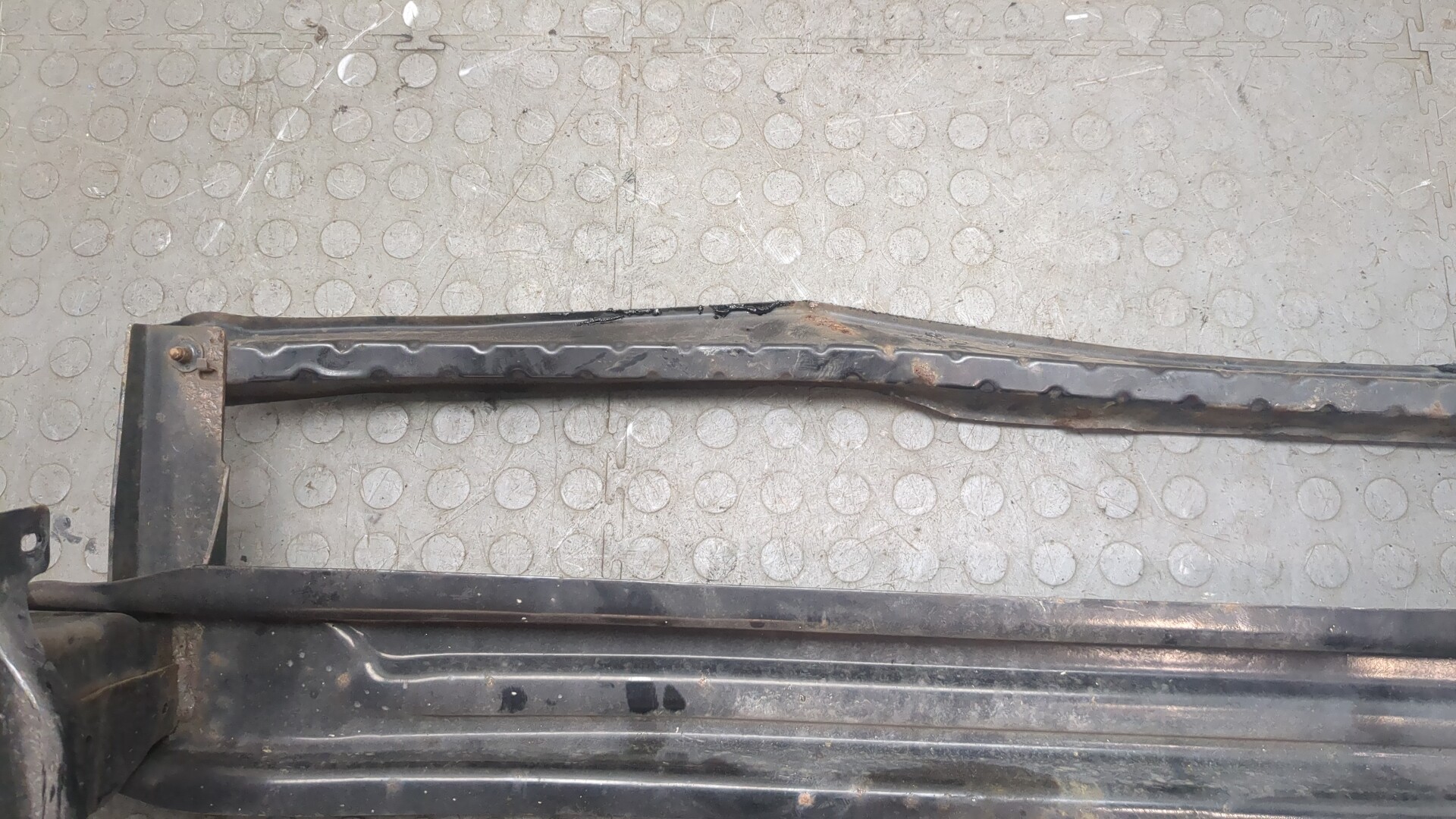 Усилитель переднего бампера