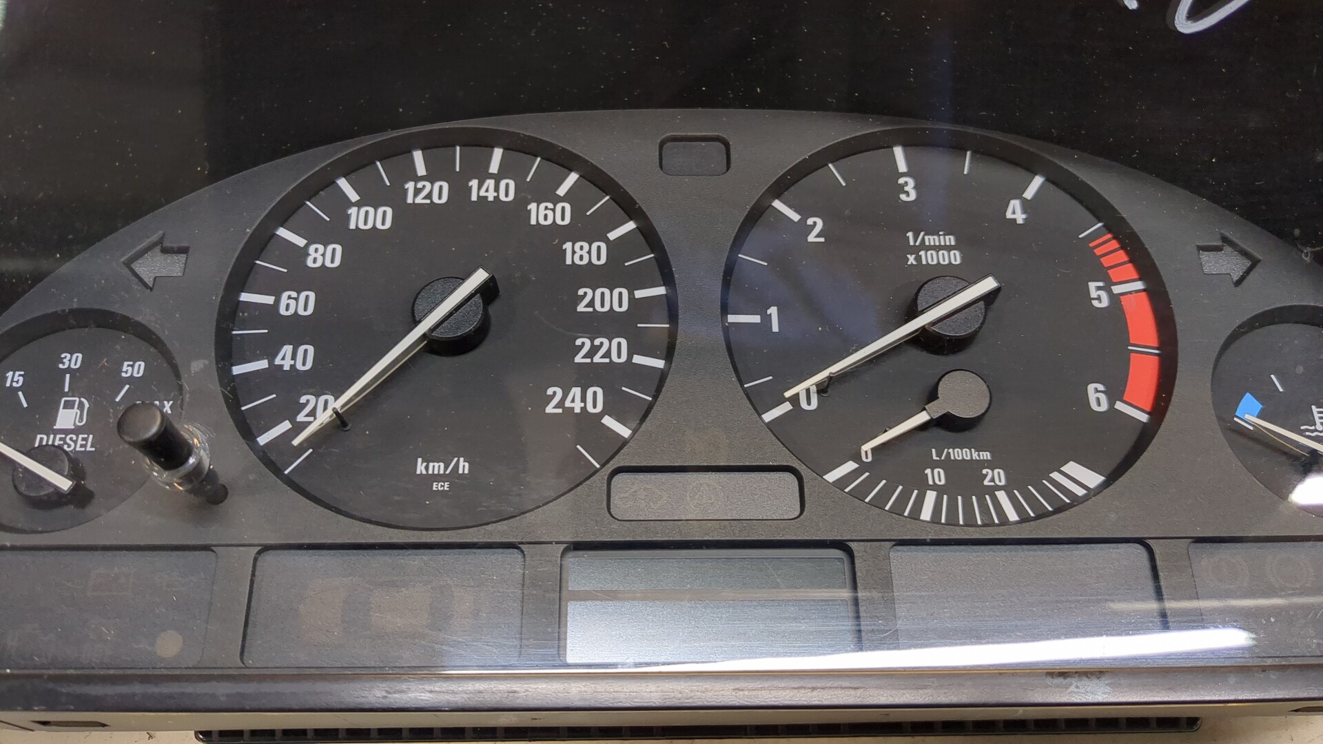 Панель приборов