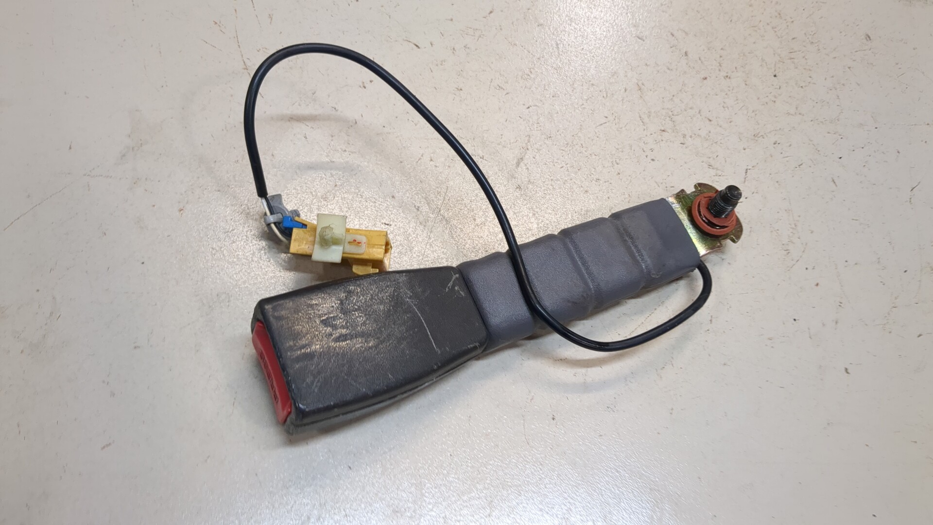 Ответная часть ремня безопасности