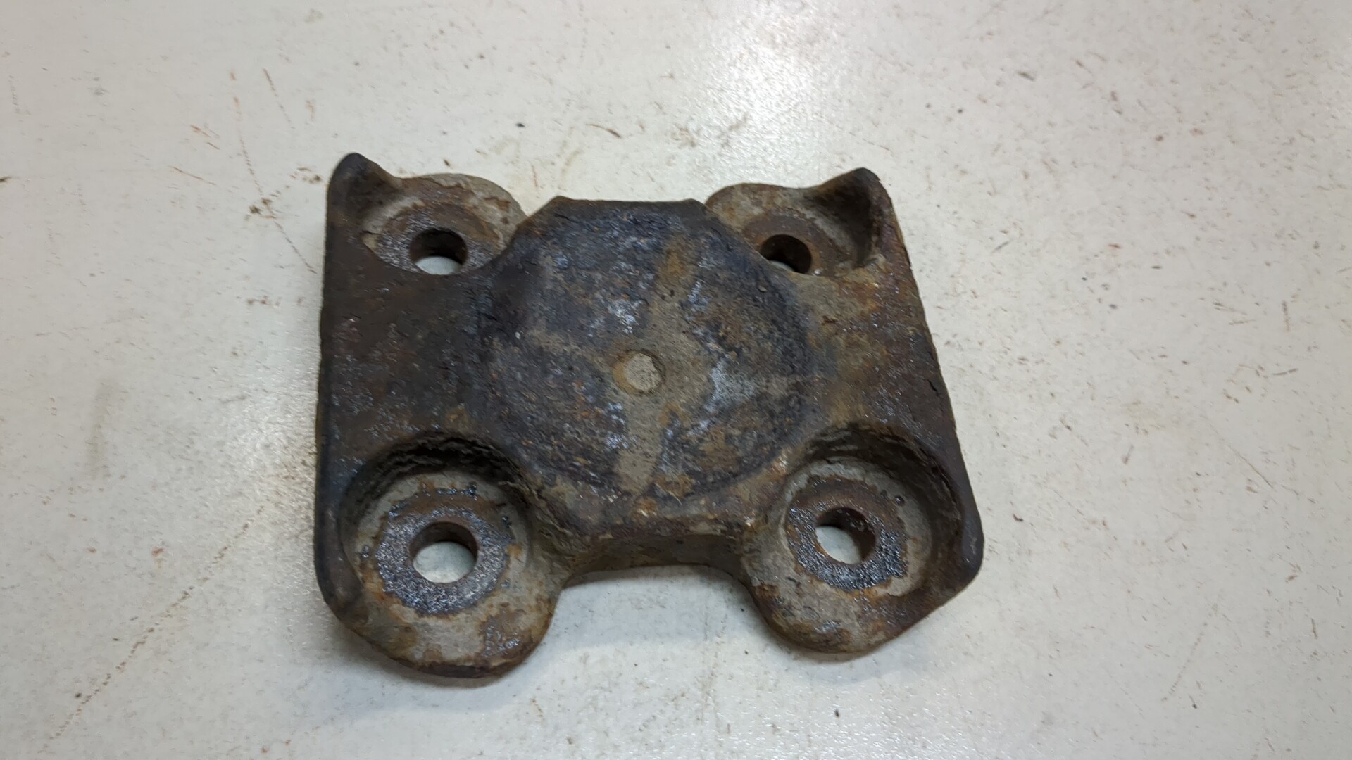 Кронштейн рессоры