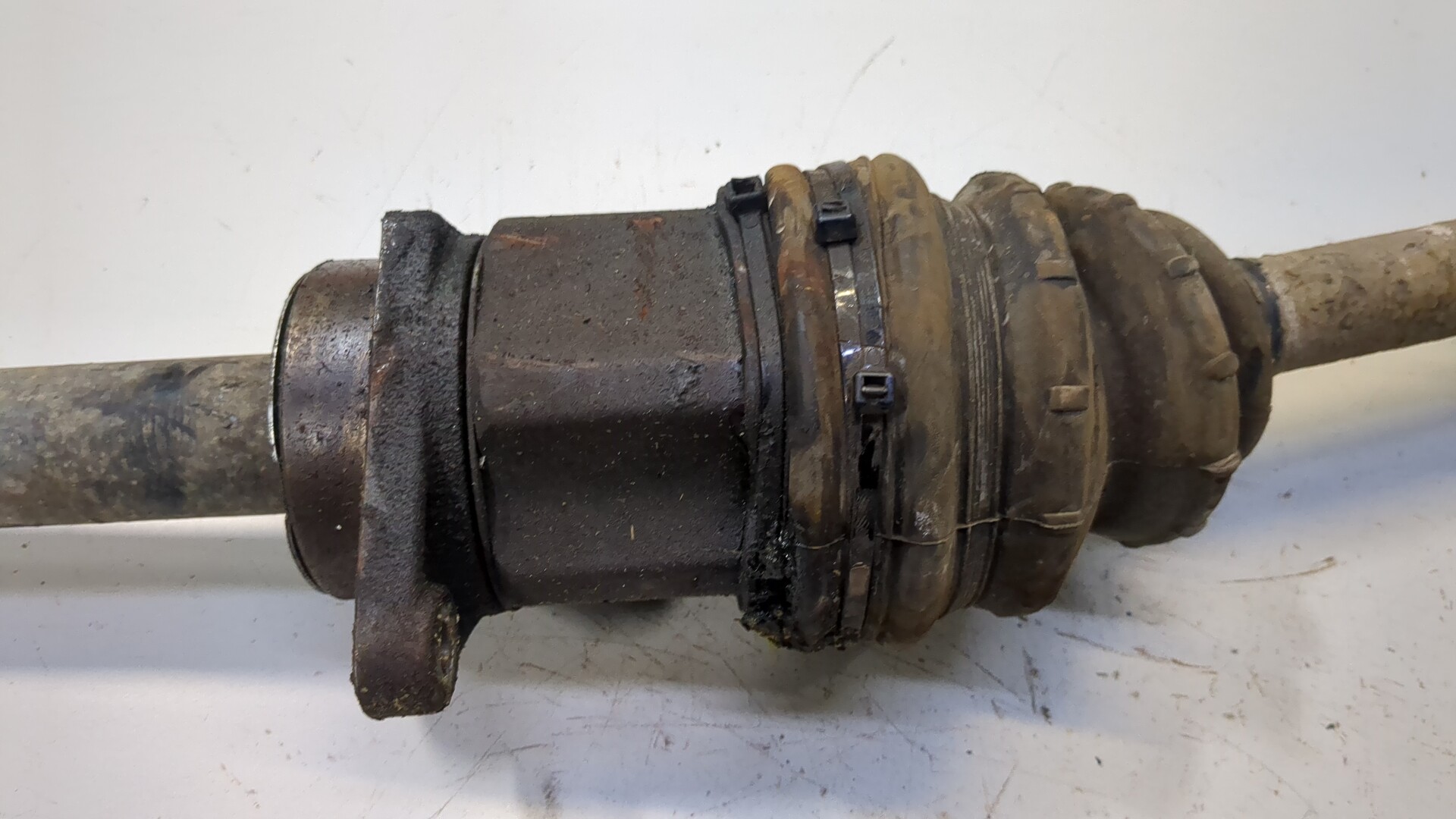 Полуось передняя правая