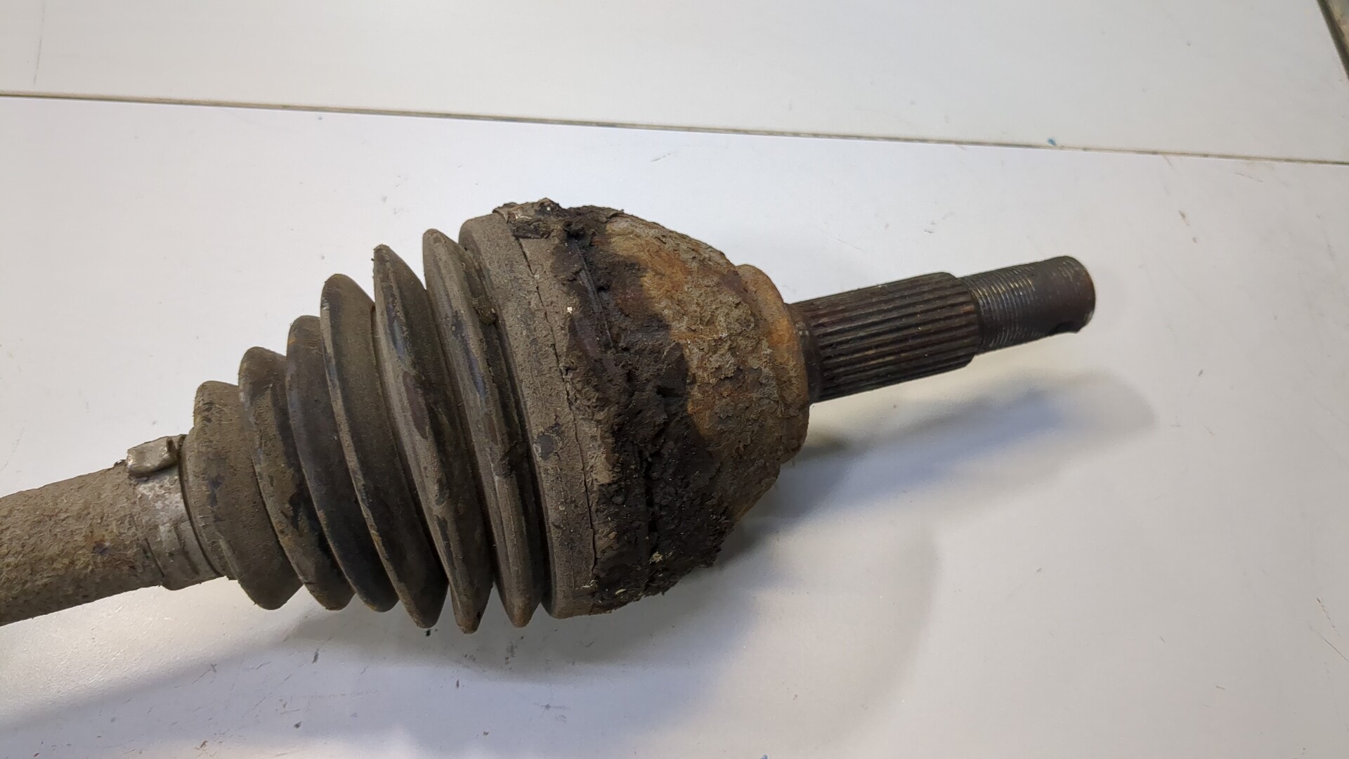 Полуось передняя правая