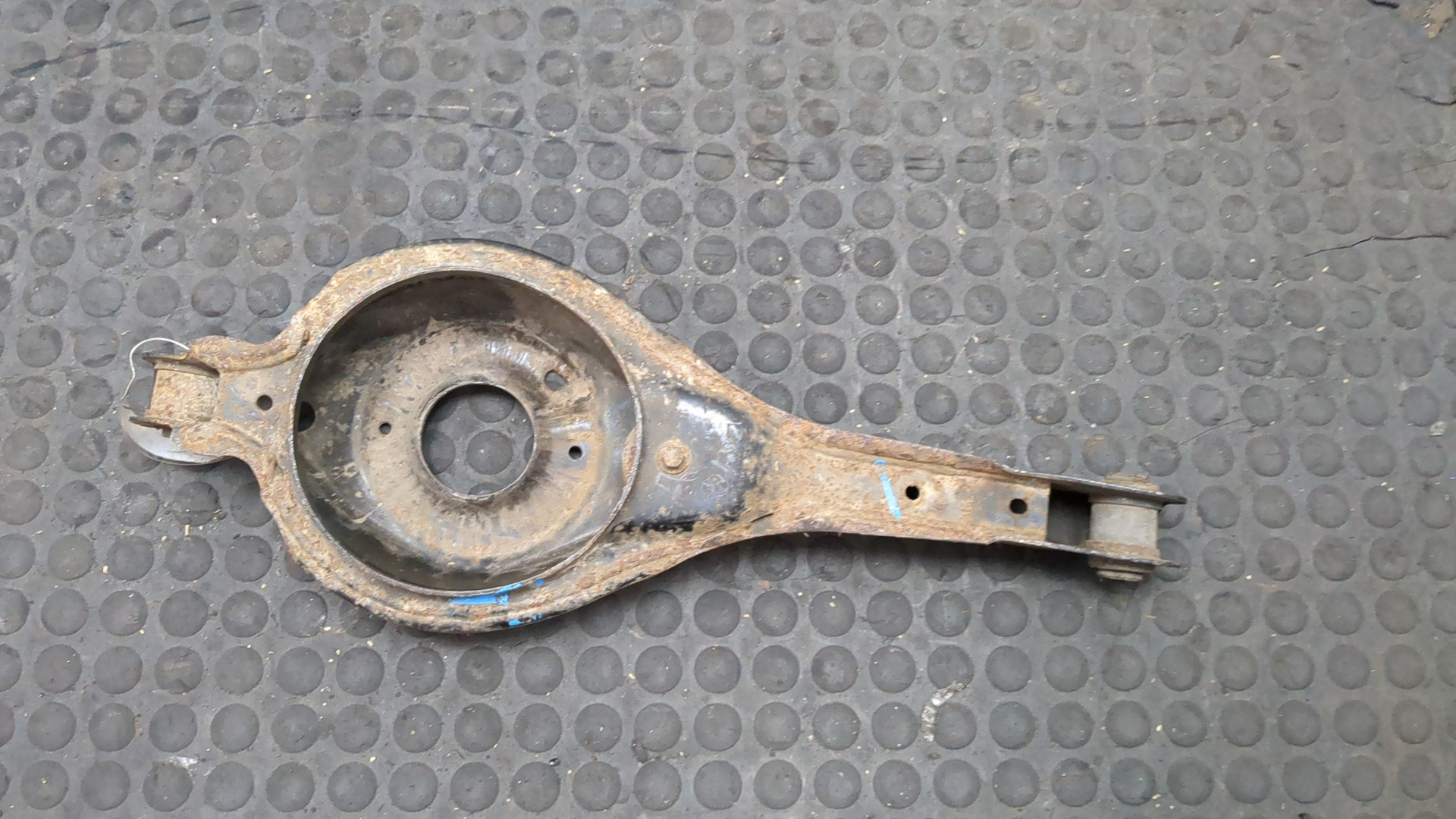 Рычаг задний