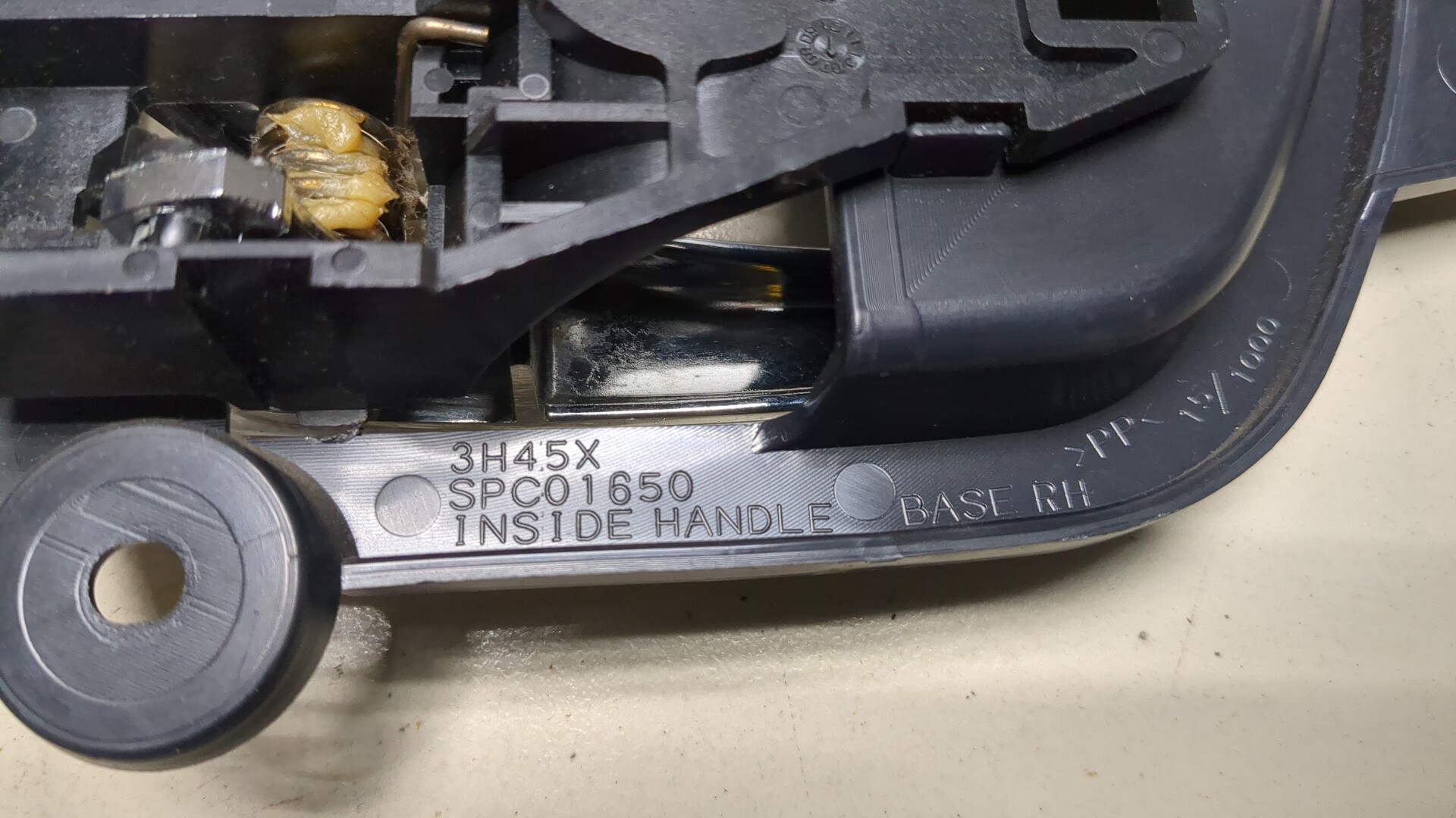 Ручка двери передней внутренняя правая