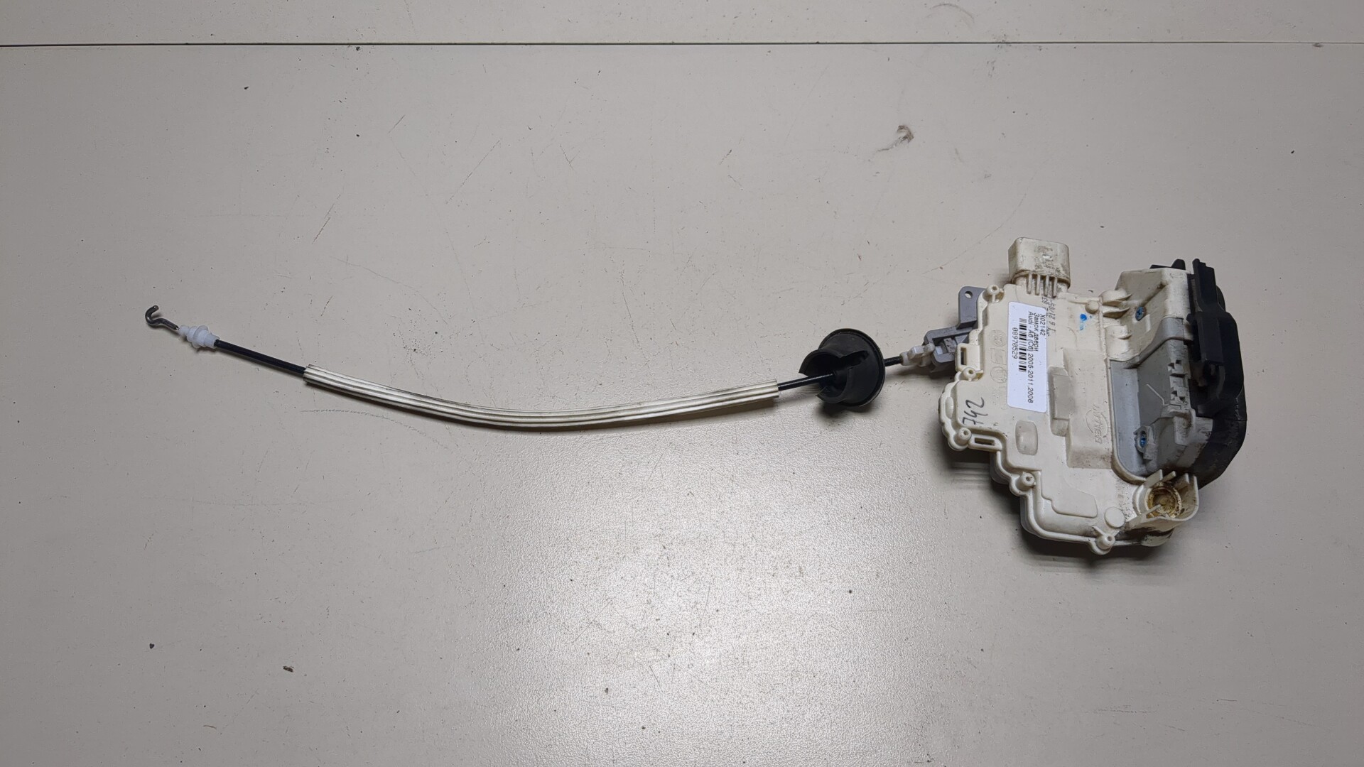 Замок двери передней правой