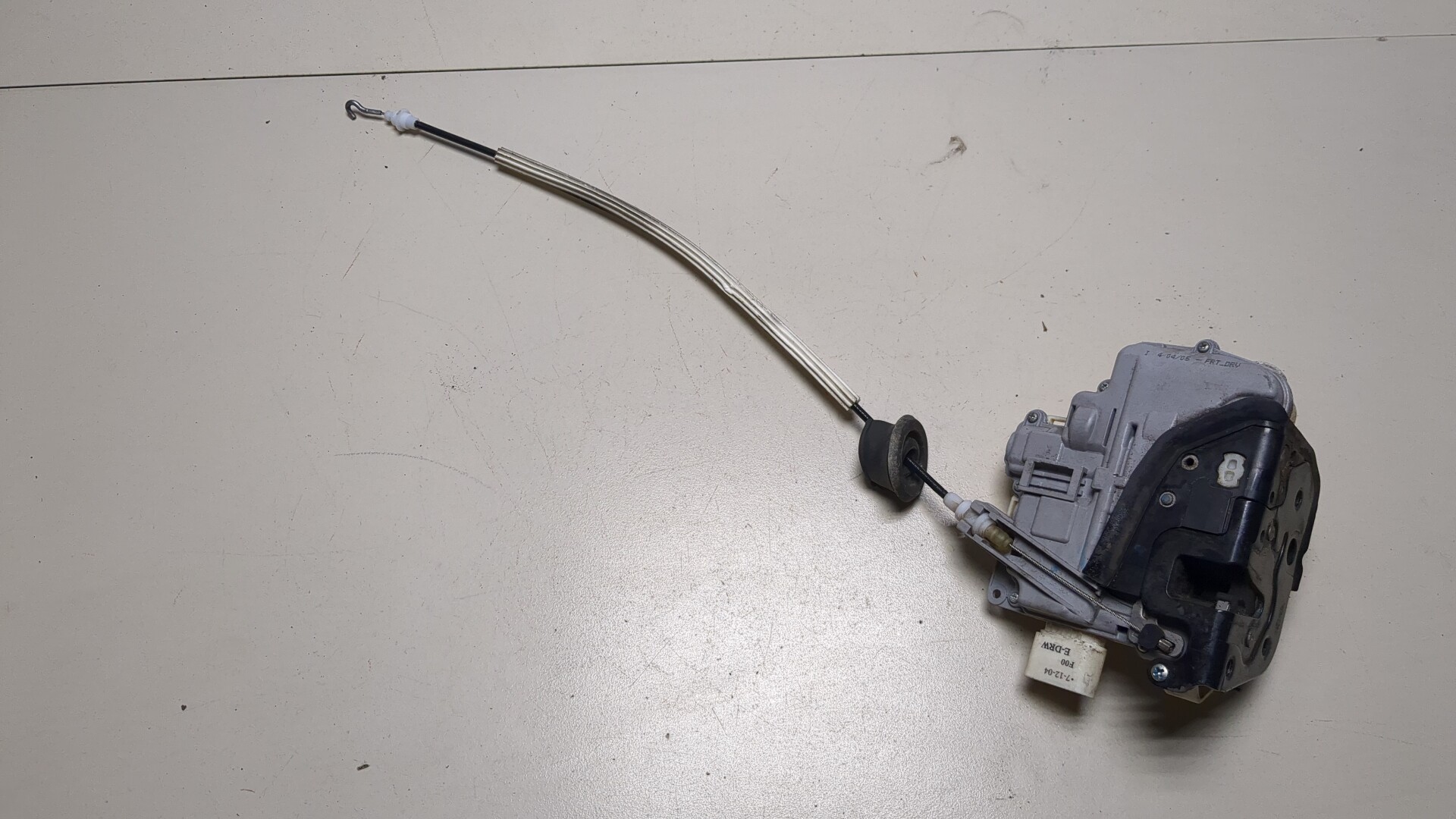 Замок двери передней правой