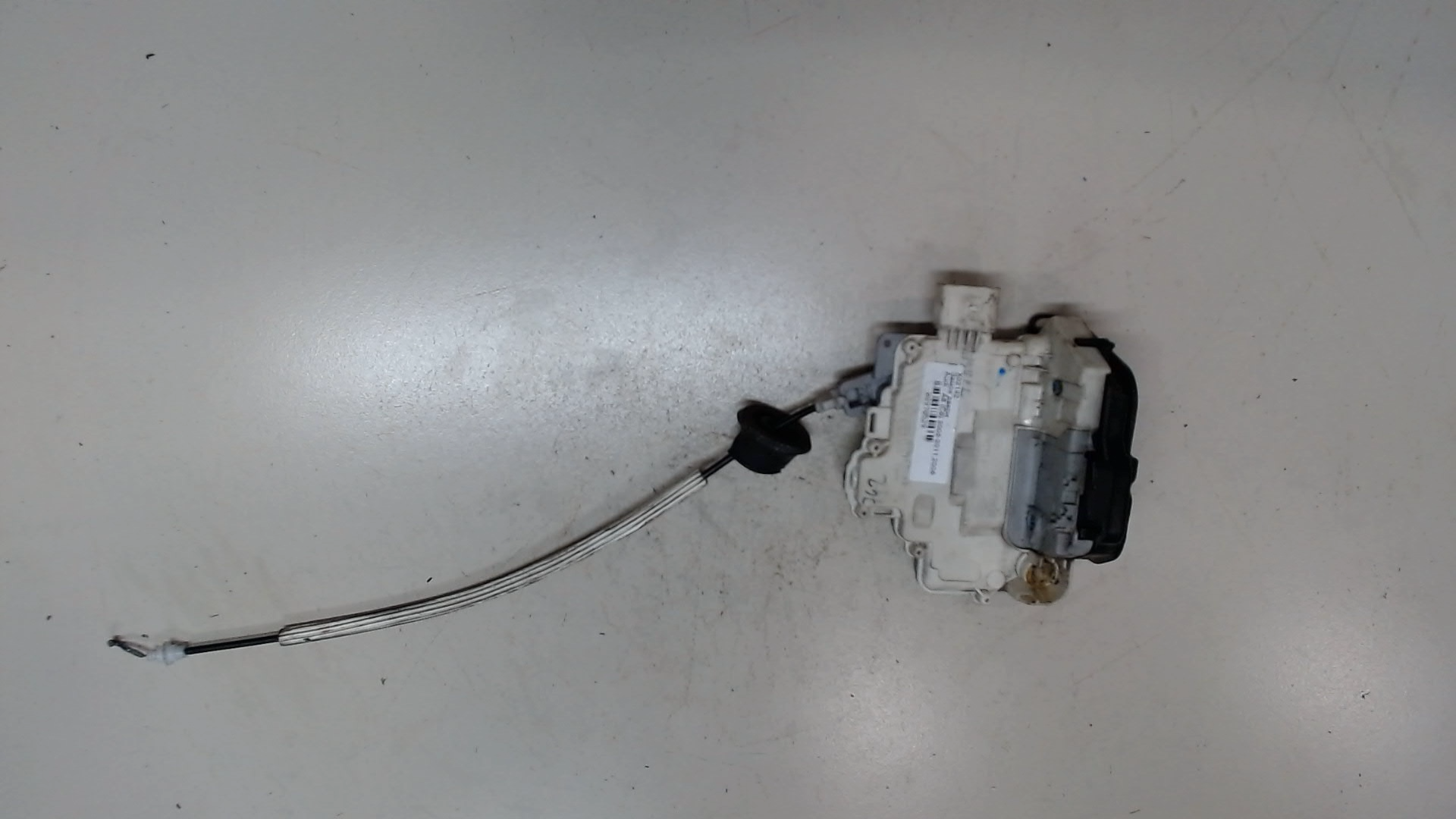 Замок двери передней правой