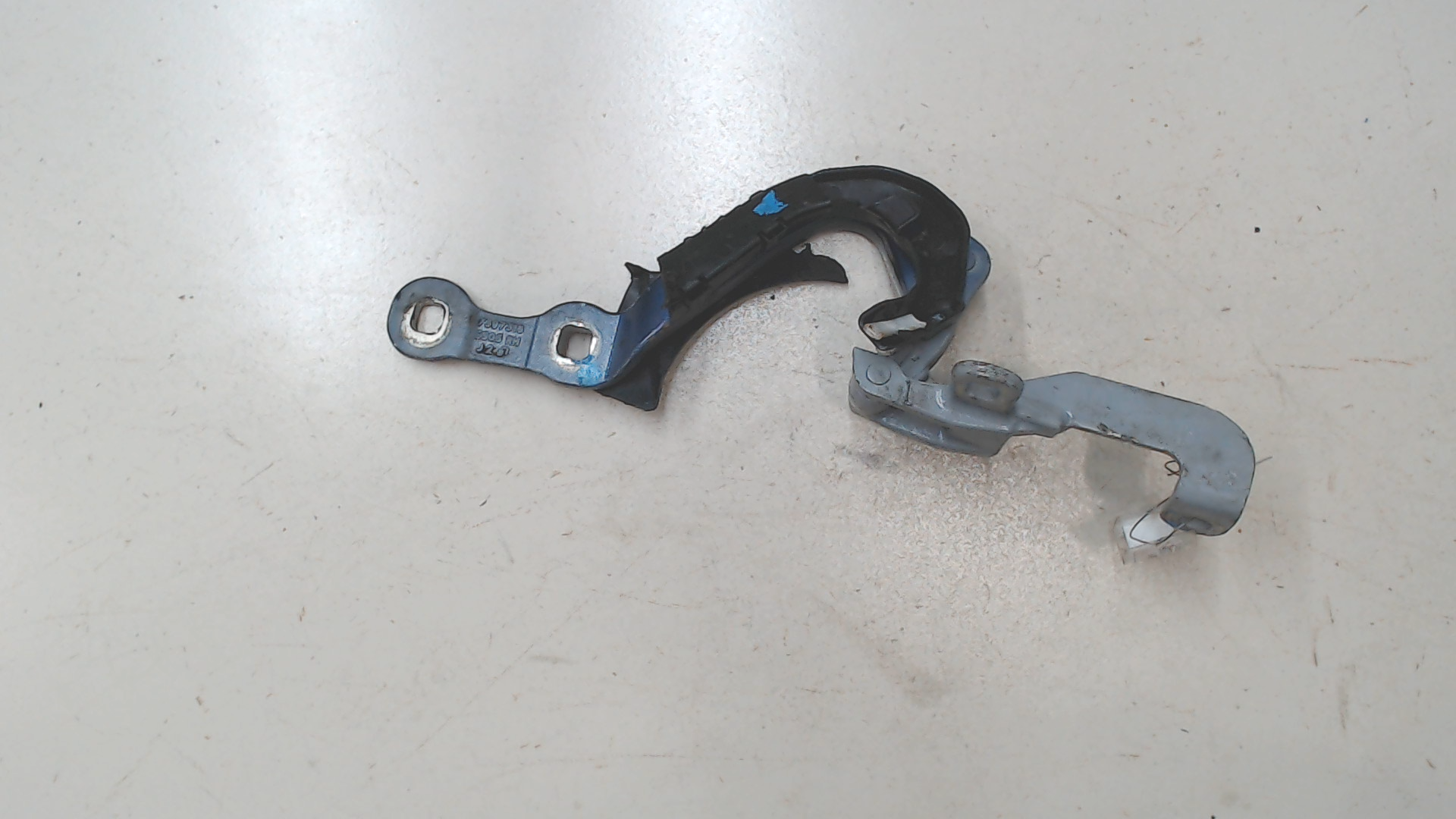 Петля крышки багажника