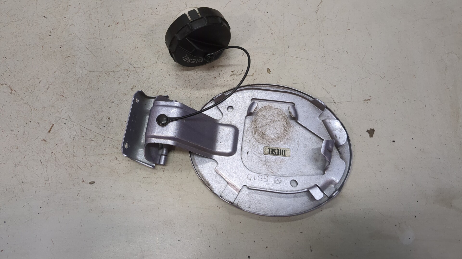 Лючок бензобака