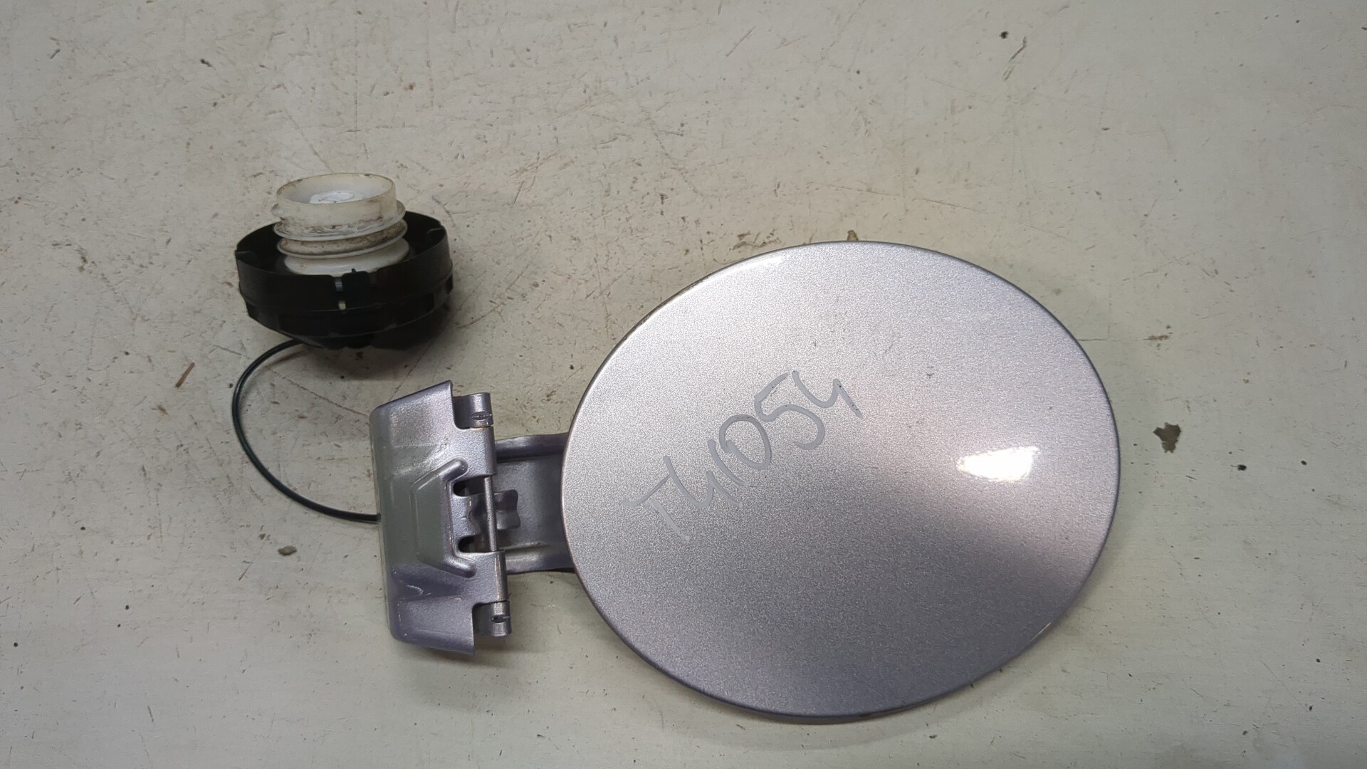 Лючок бензобака