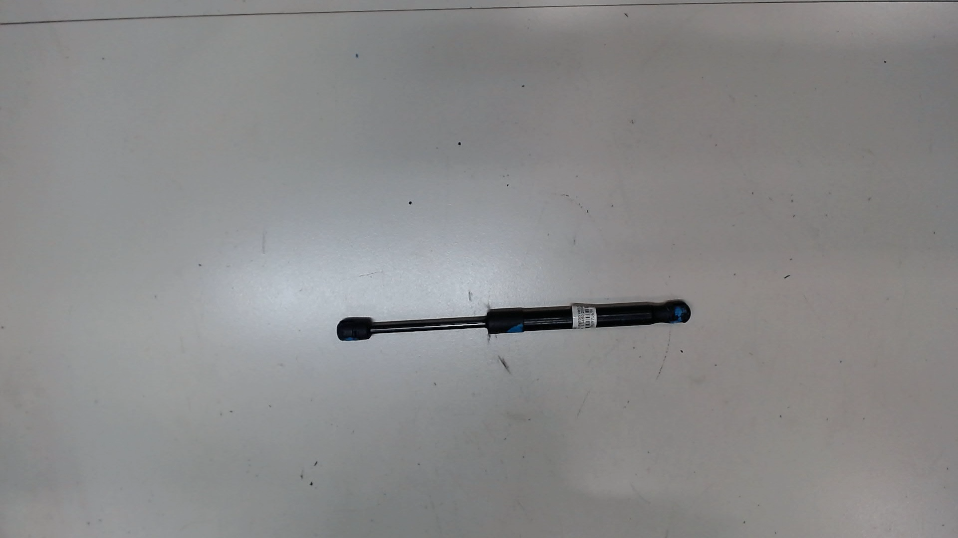 Амортизатор капота