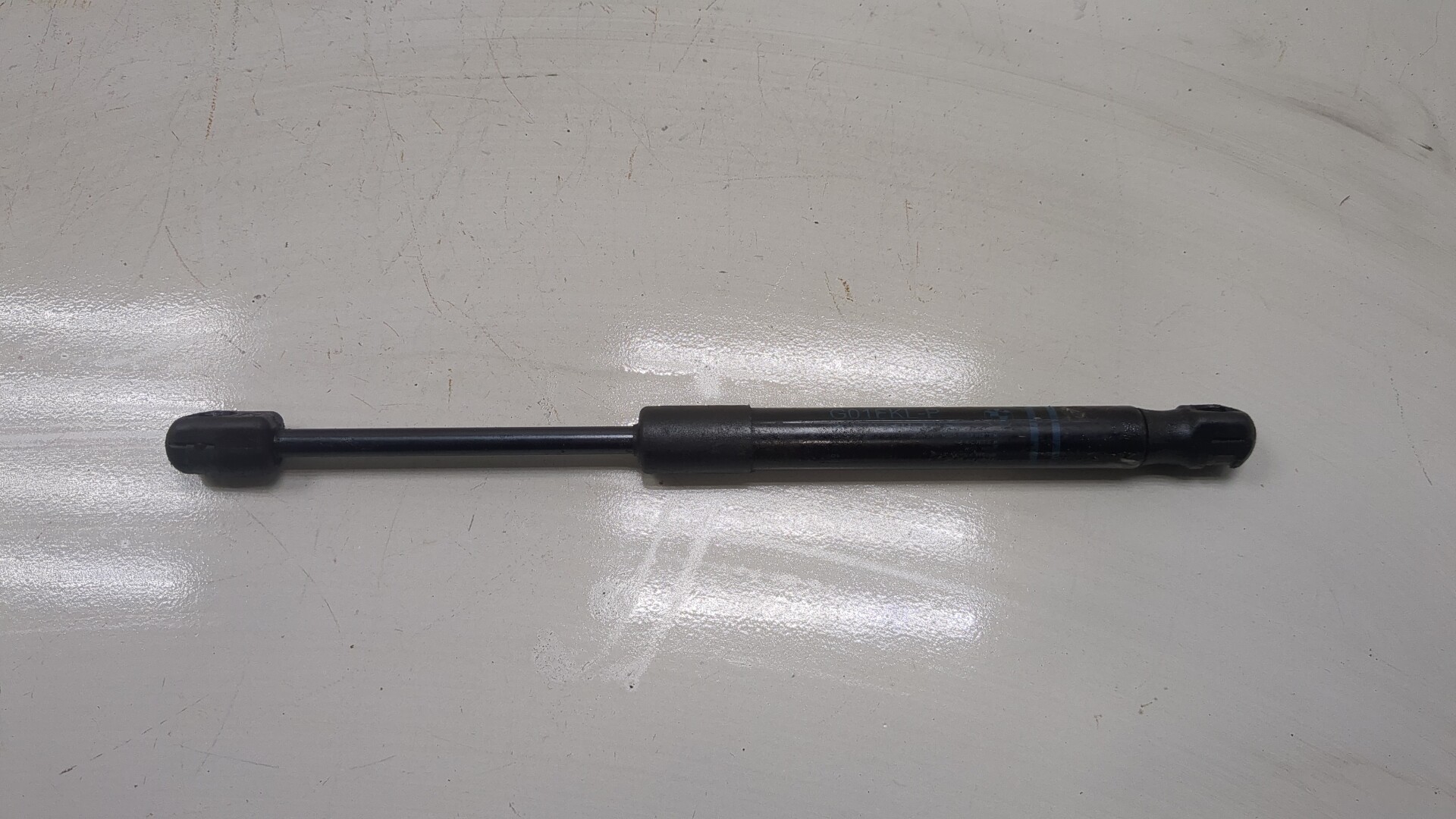 Амортизатор капота