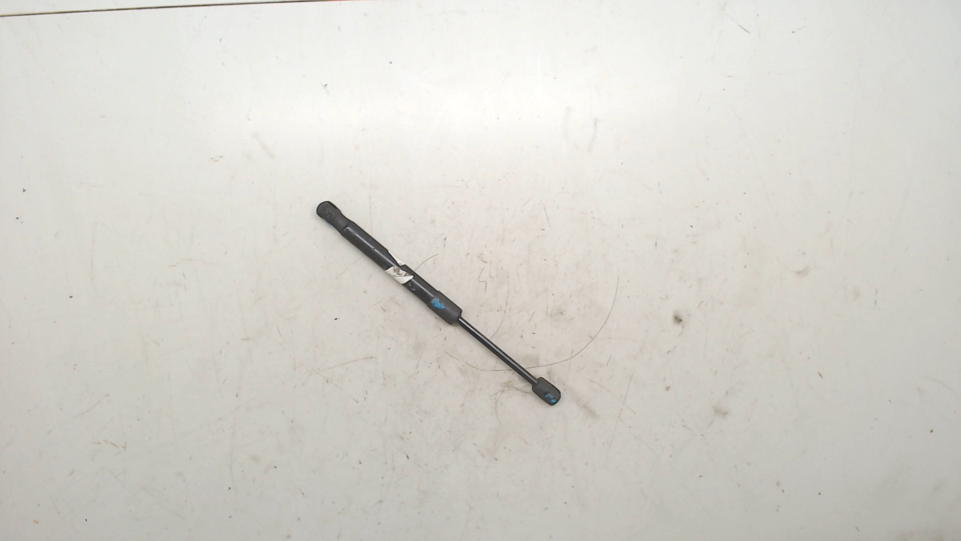 Амортизатор капота