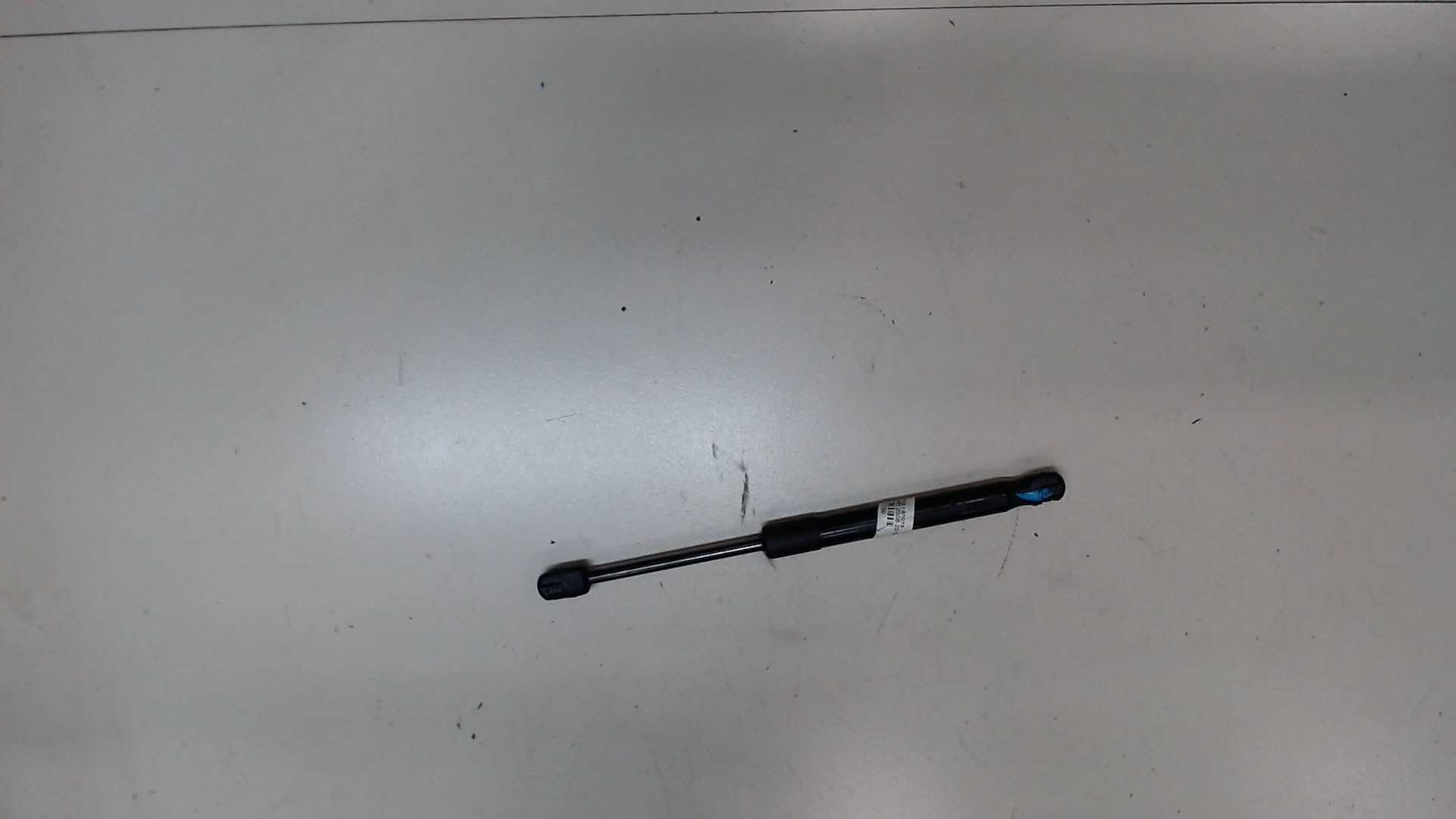 Амортизатор капота