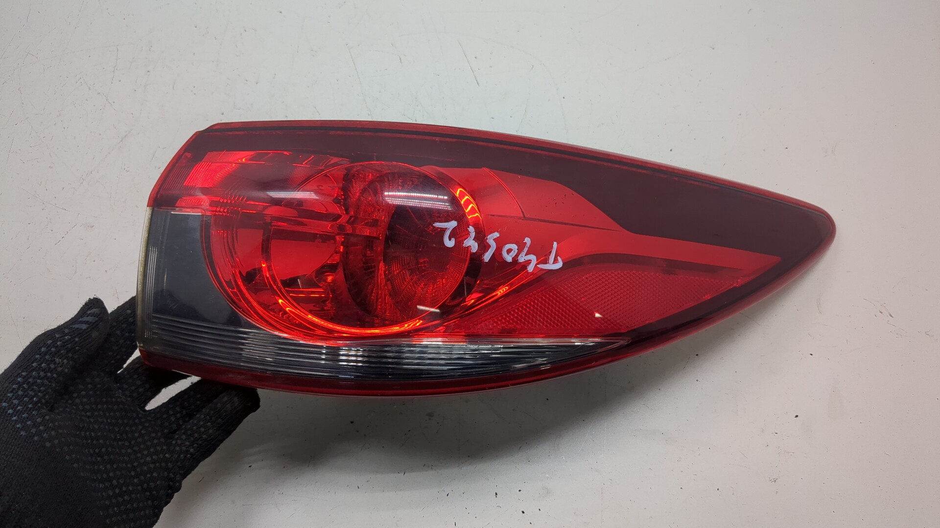 Фонарь задний правый