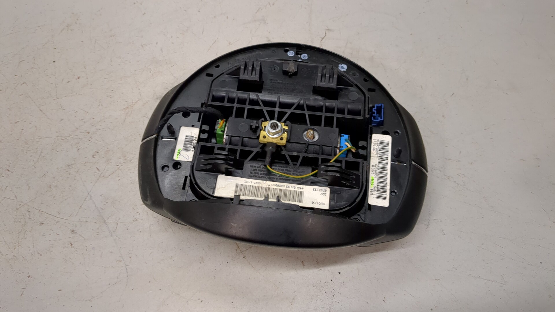 Подушка безопасности в рулевое колесо