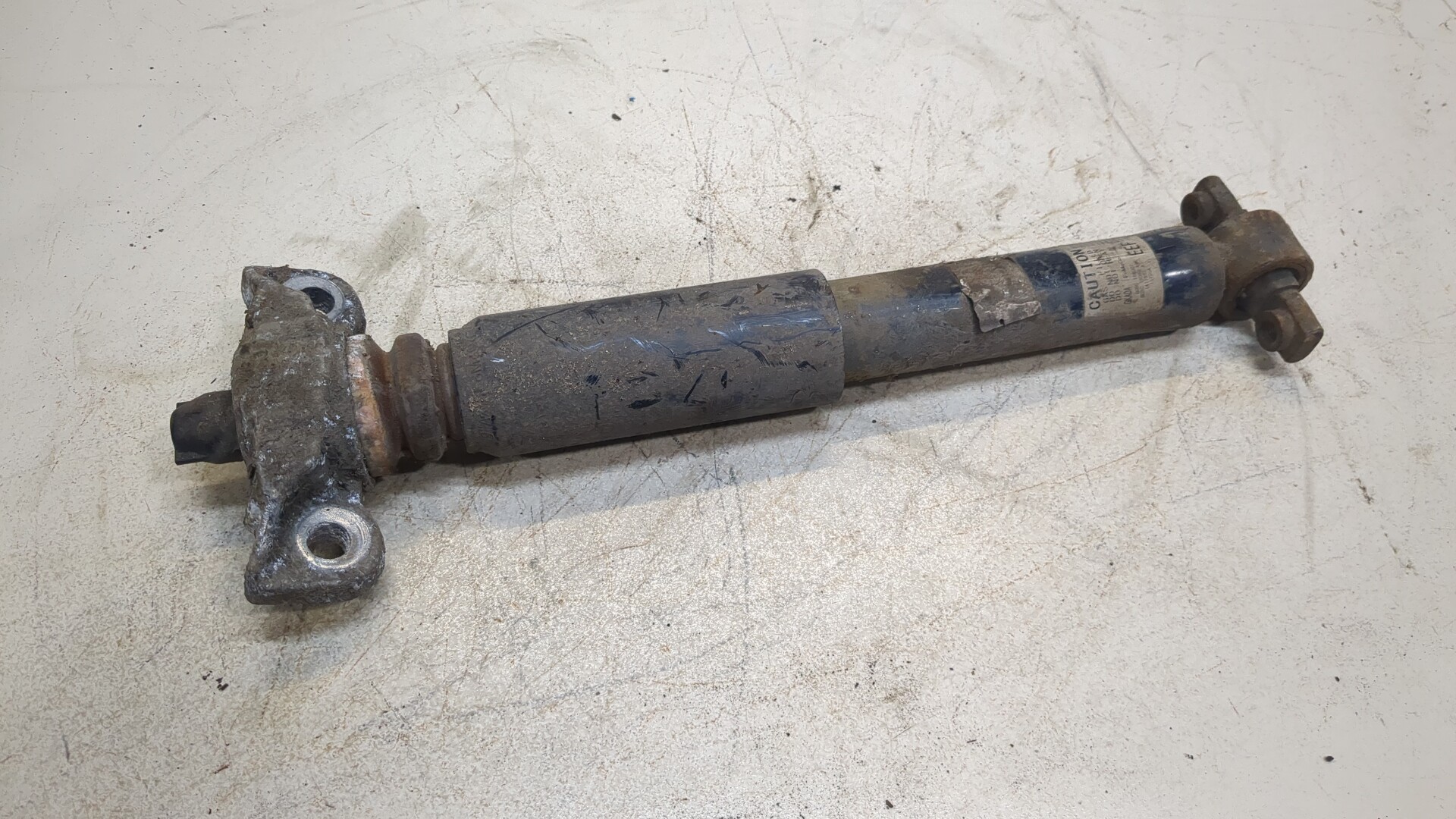 Амортизатор задний (стойка)