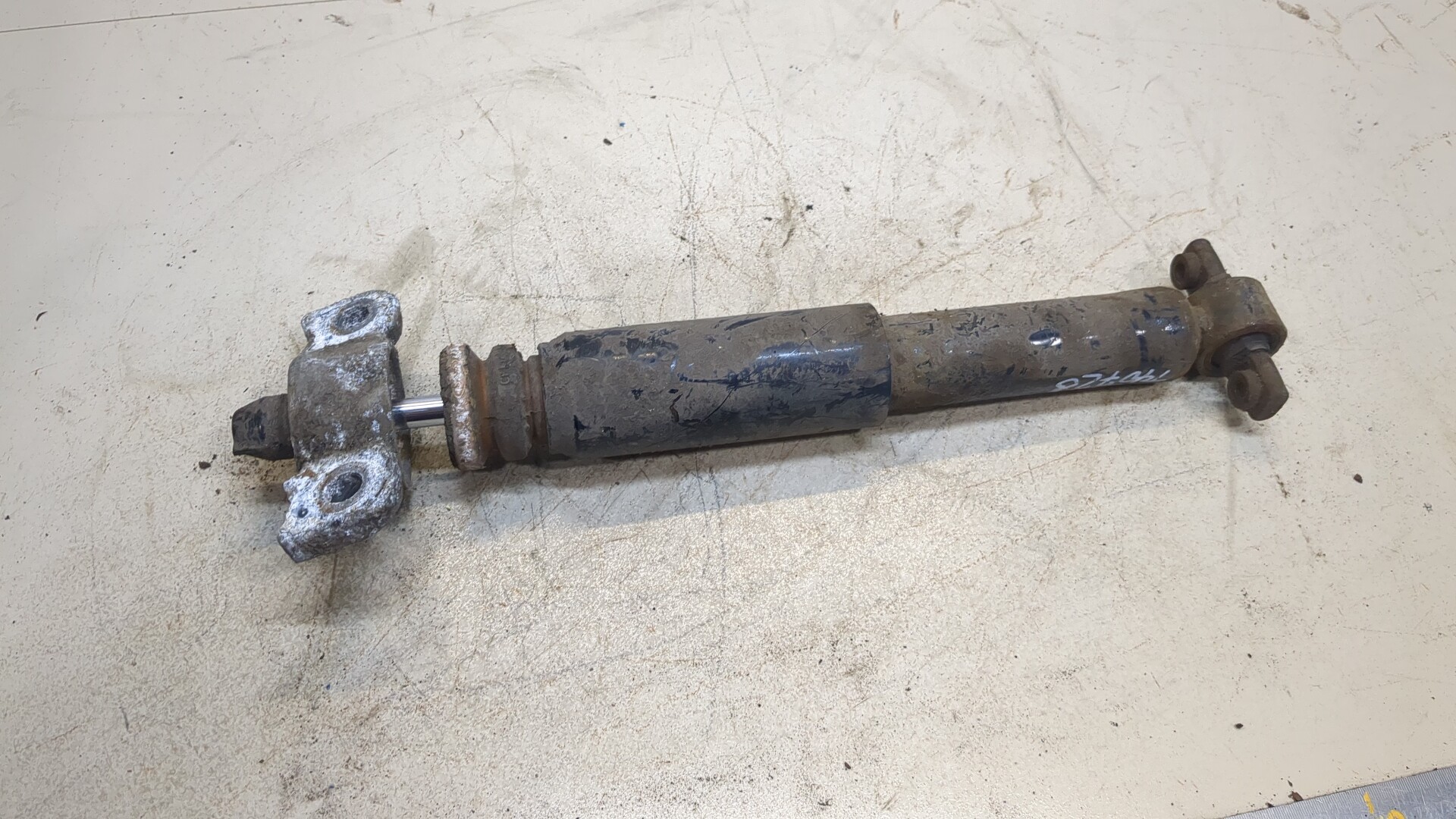 Амортизатор задний (стойка)