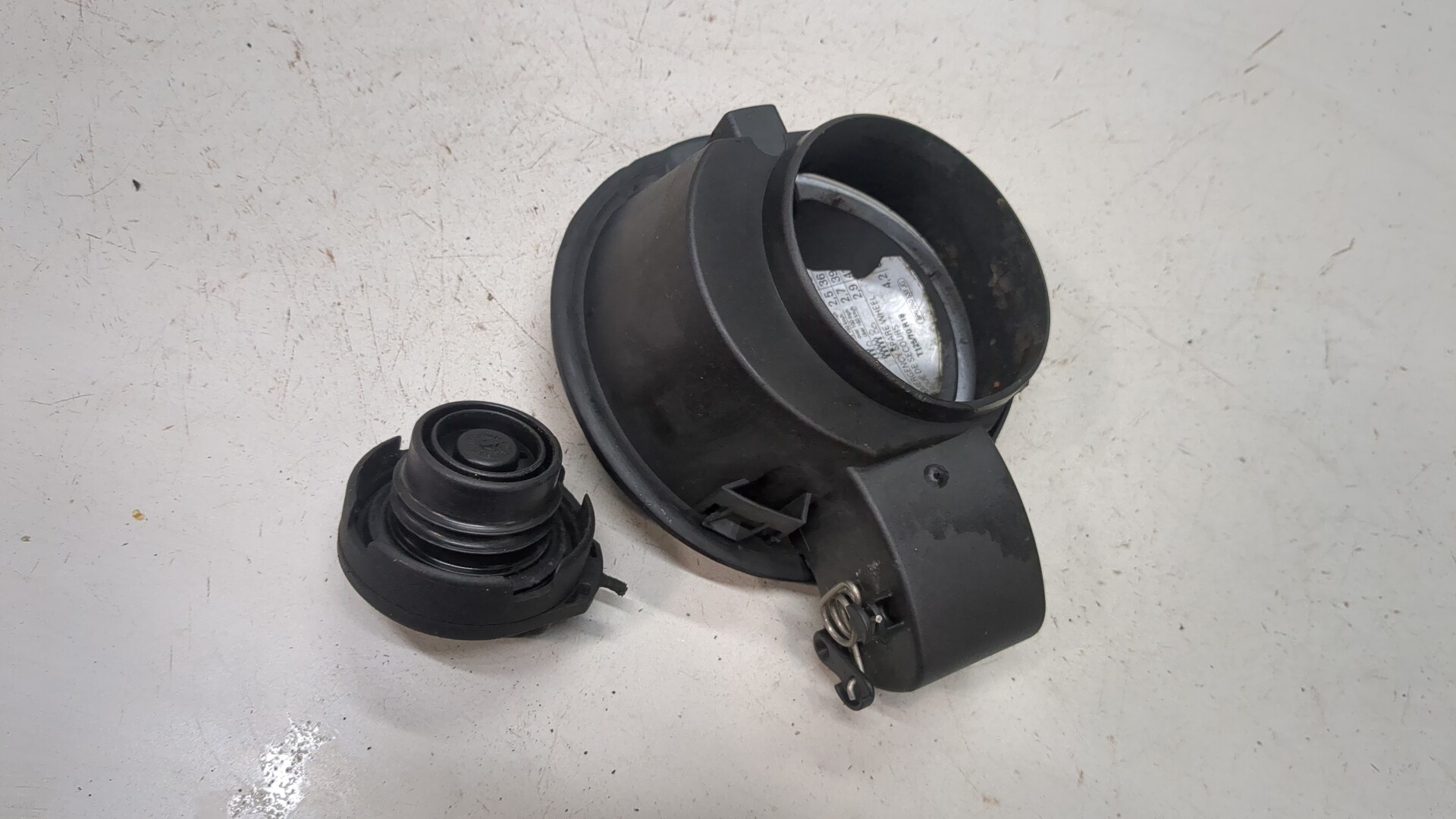 Лючок бензобака