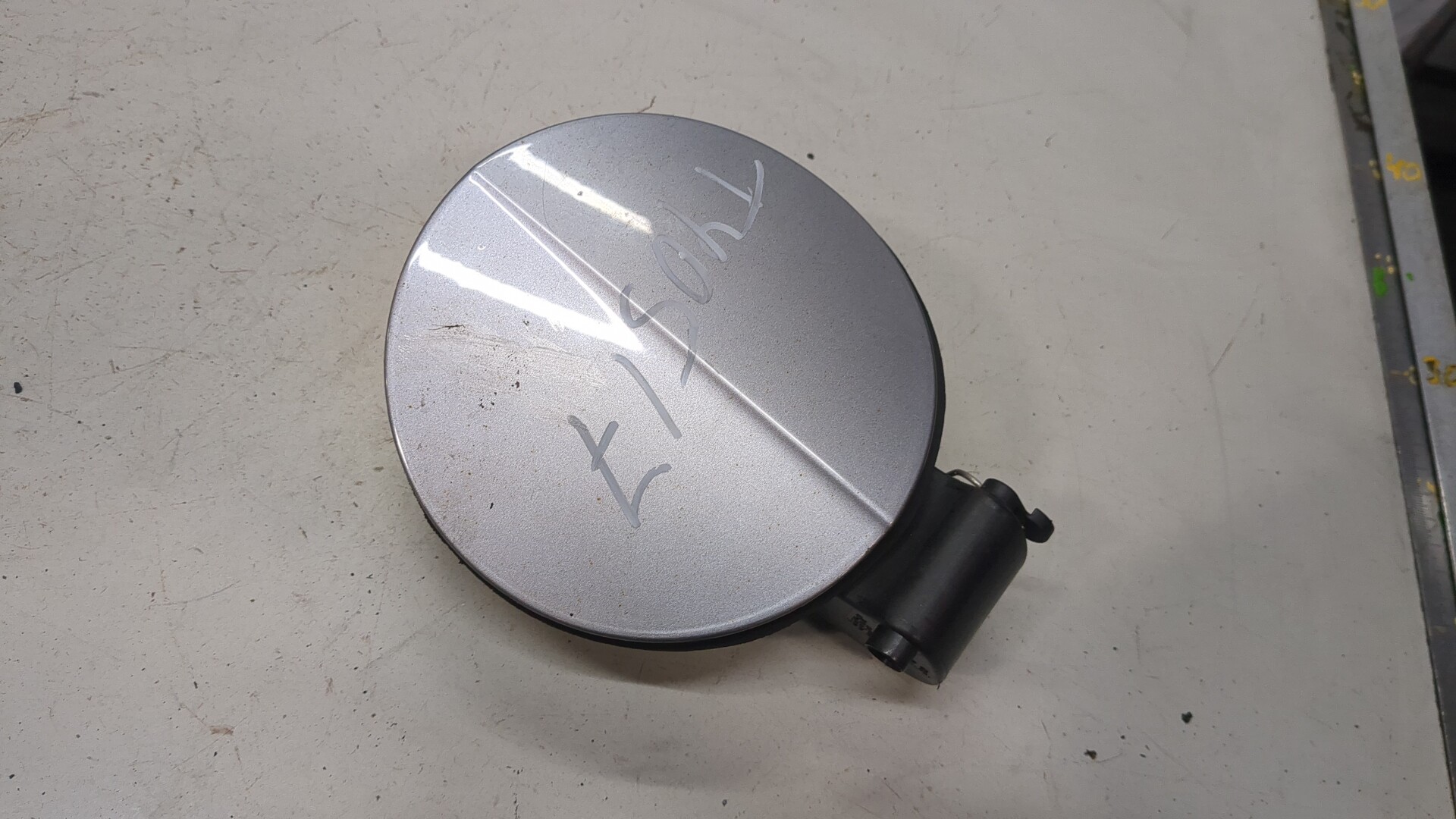 Лючок бензобака