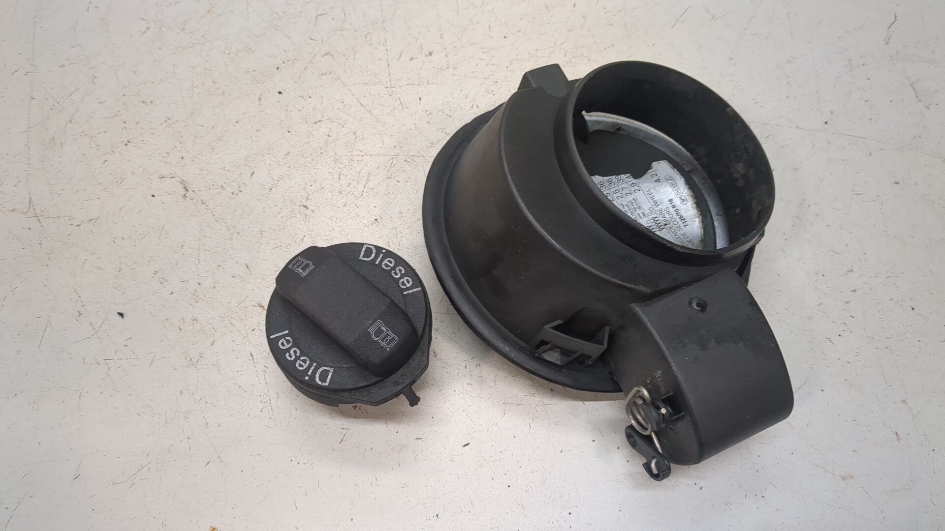 Лючок бензобака