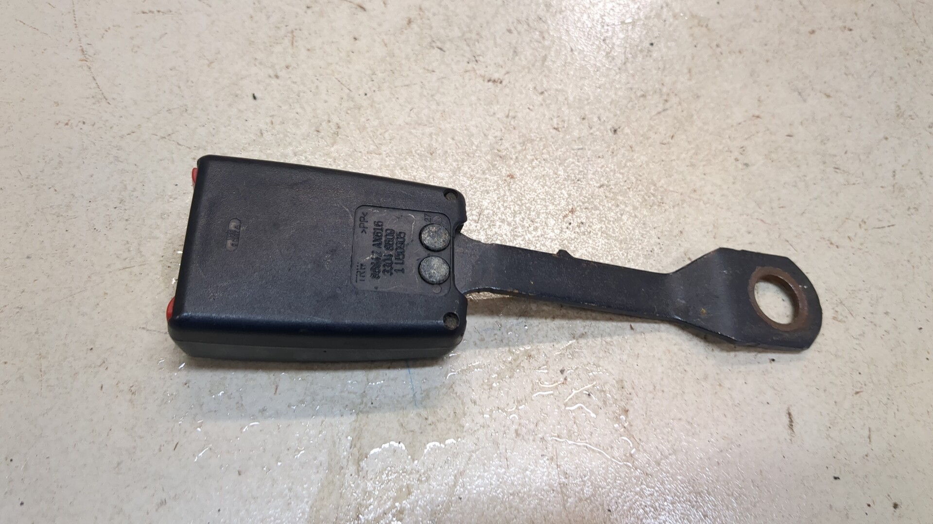 Ответная часть ремня безопасности