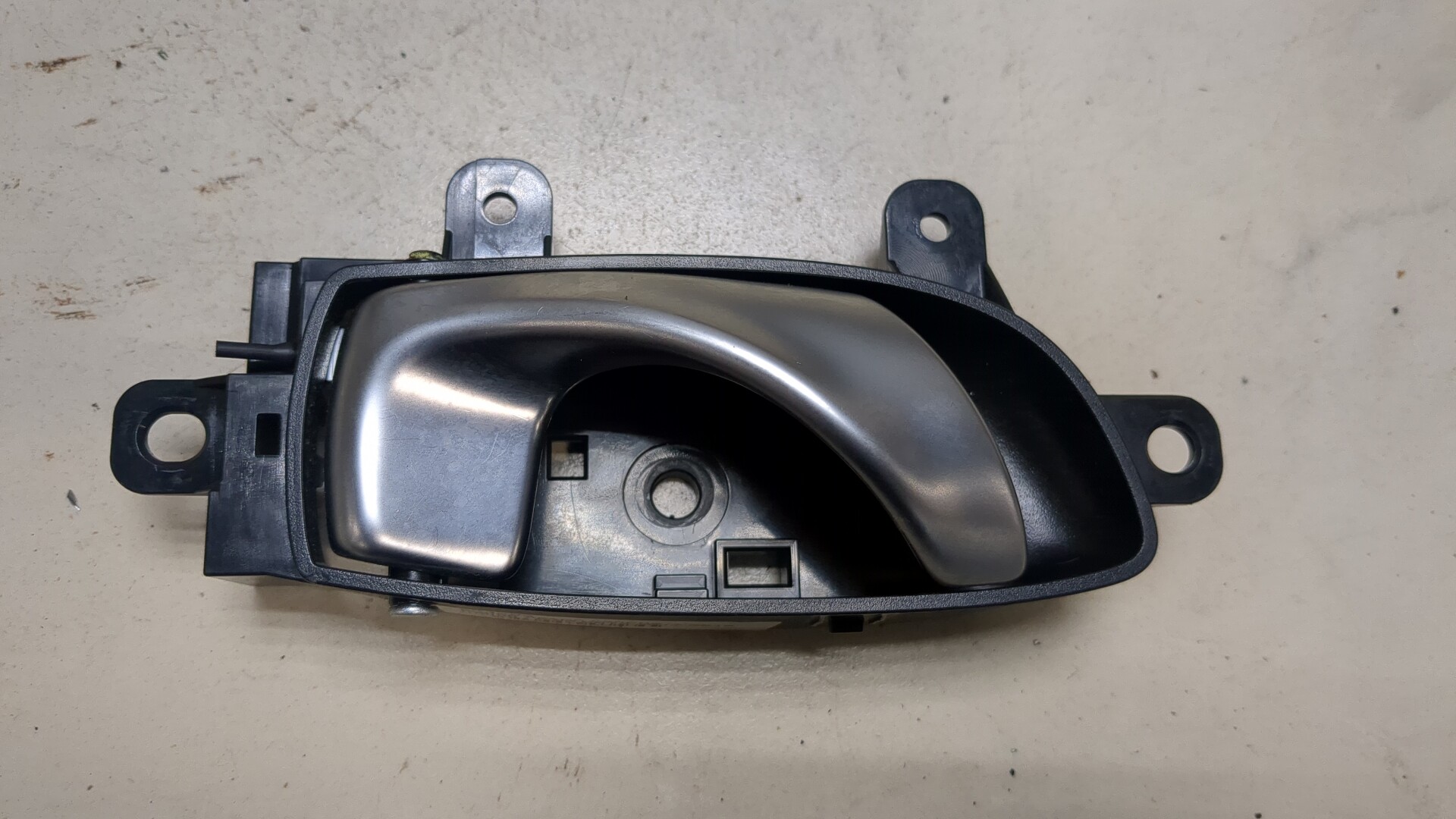 Ручка двери передней внутренняя правая