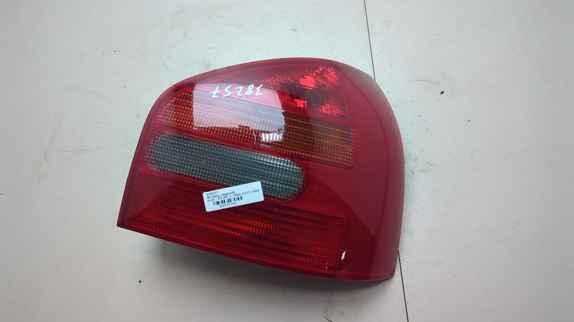 Фонарь задний правый