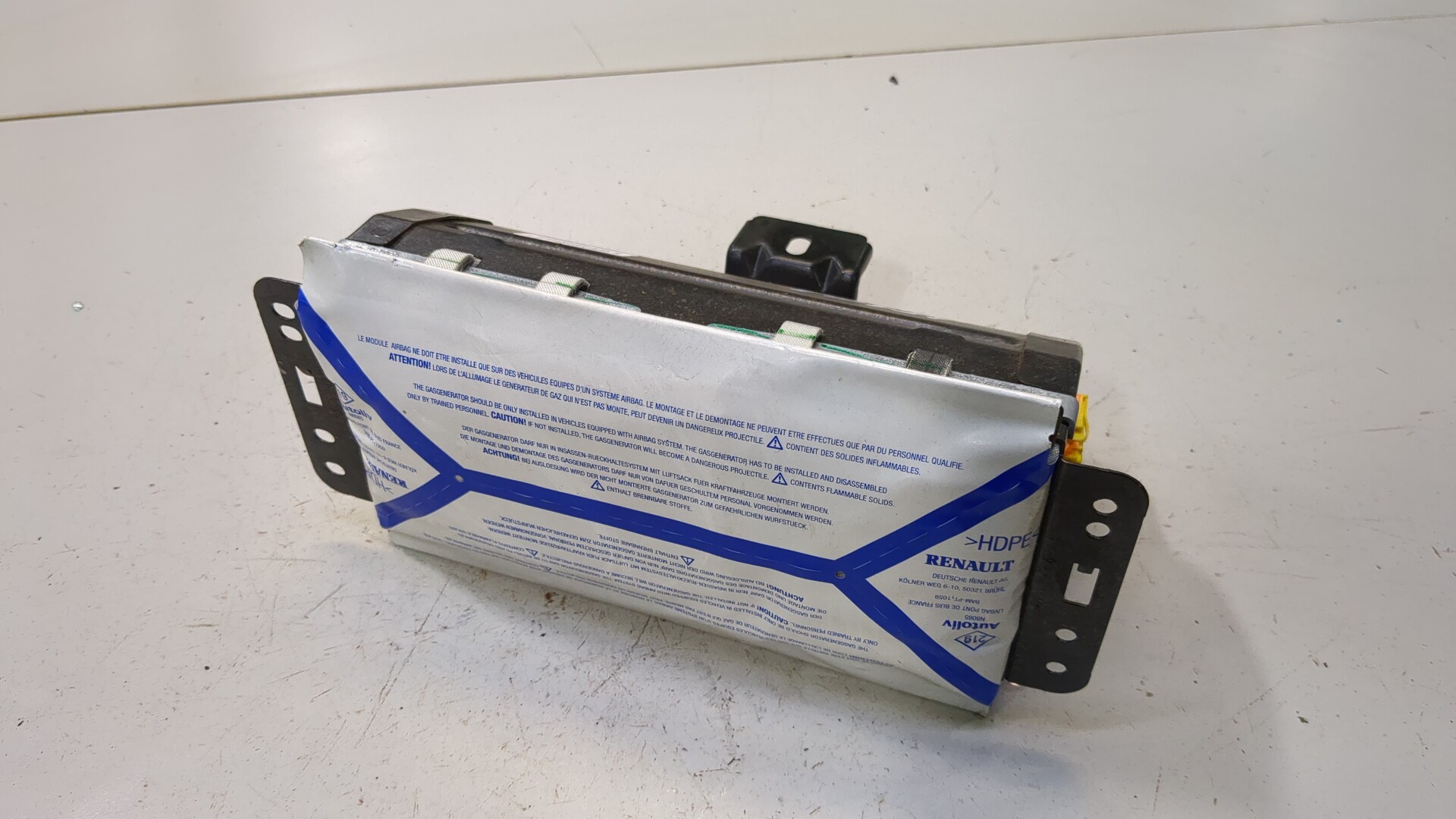 Подушка безопасности пассажирская (в торпедо)