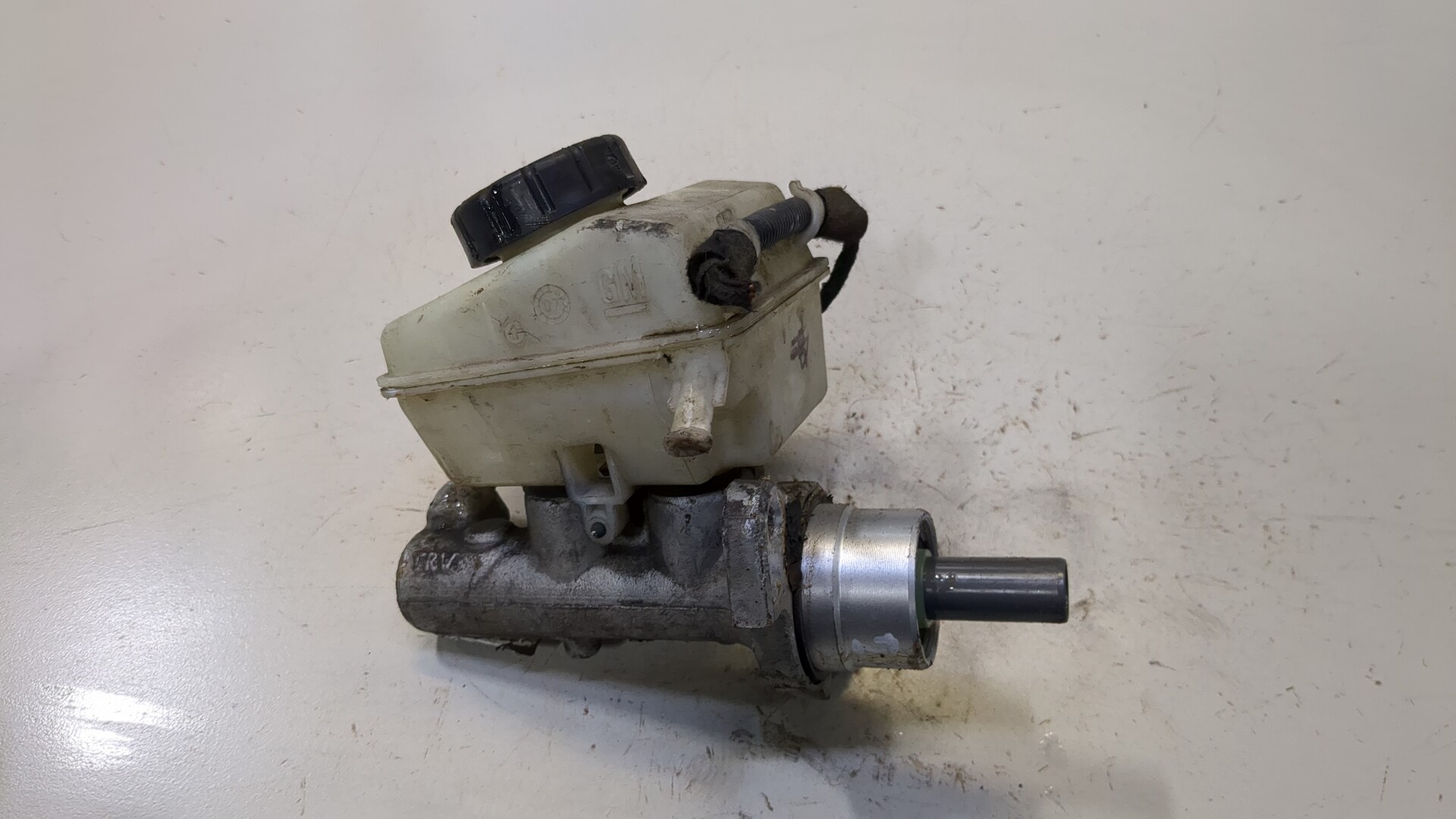 Цилиндр тормозной главный