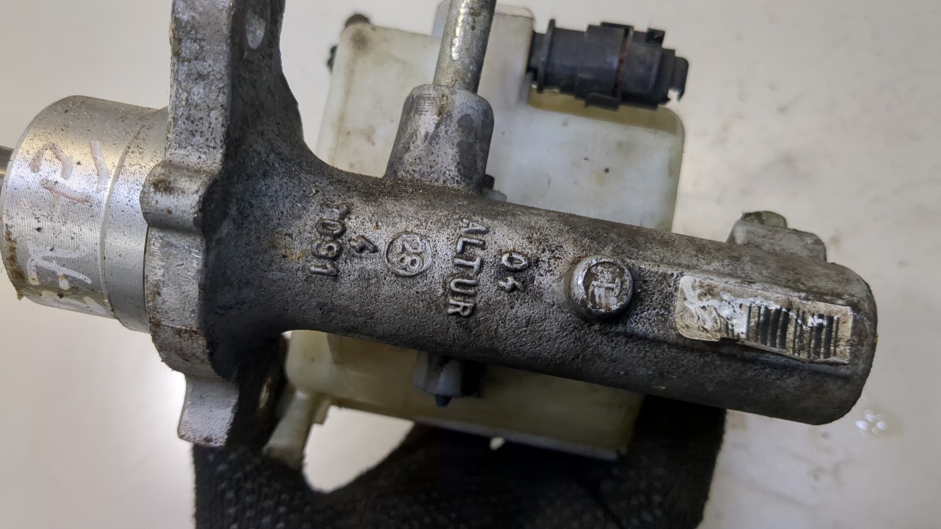 Цилиндр тормозной главный