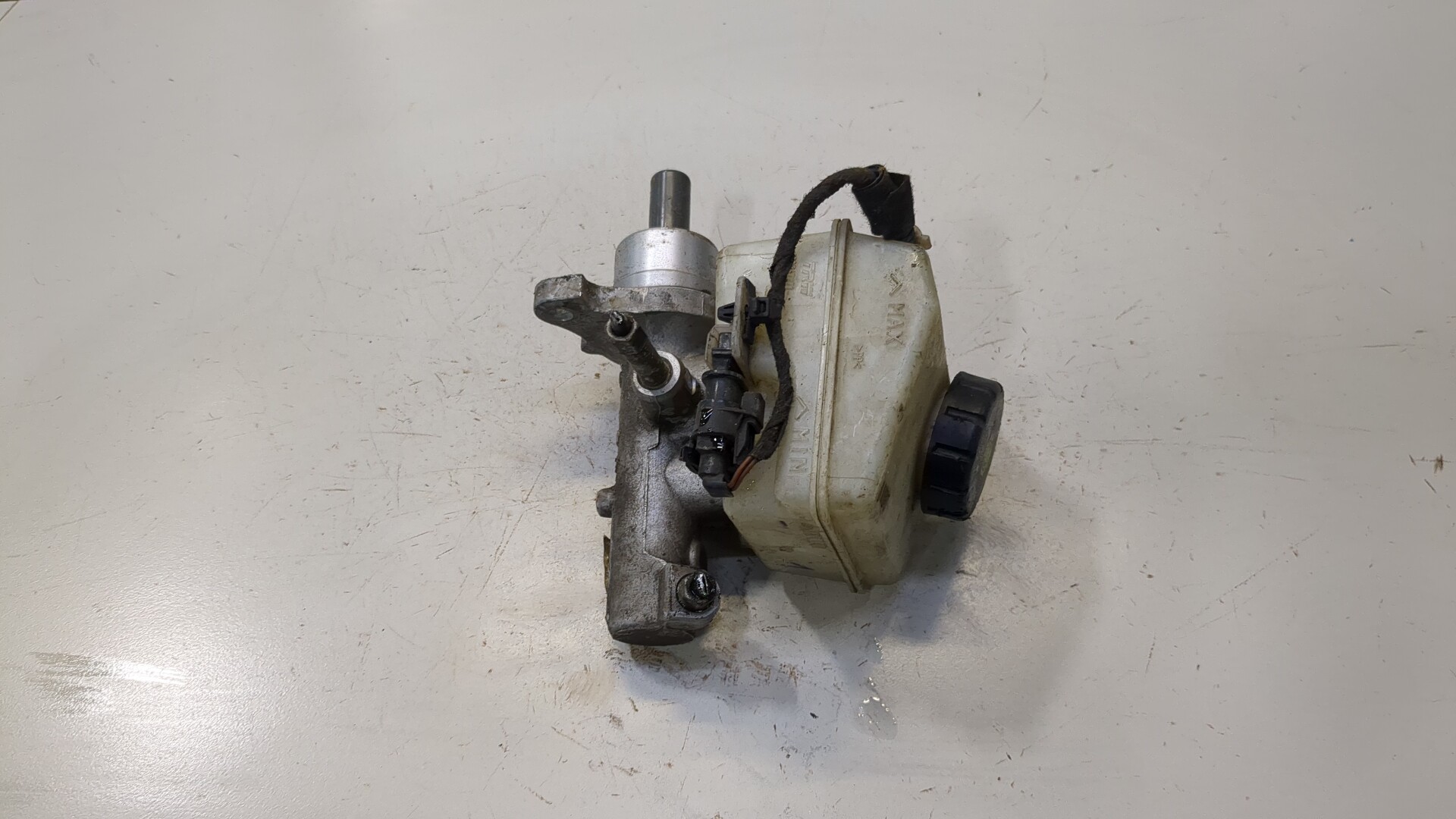 Цилиндр тормозной главный