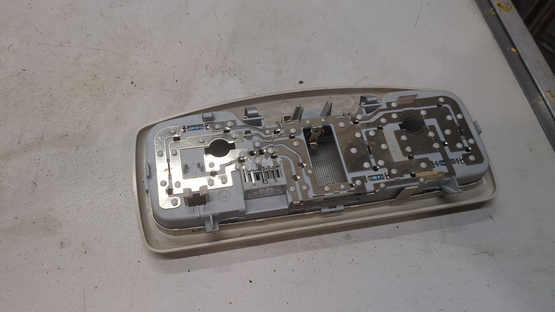 Плафон салонный