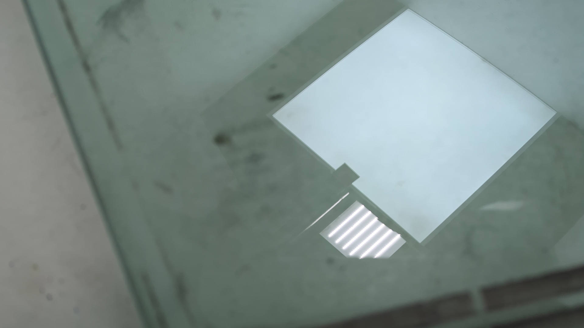 Стекло двери передней правой