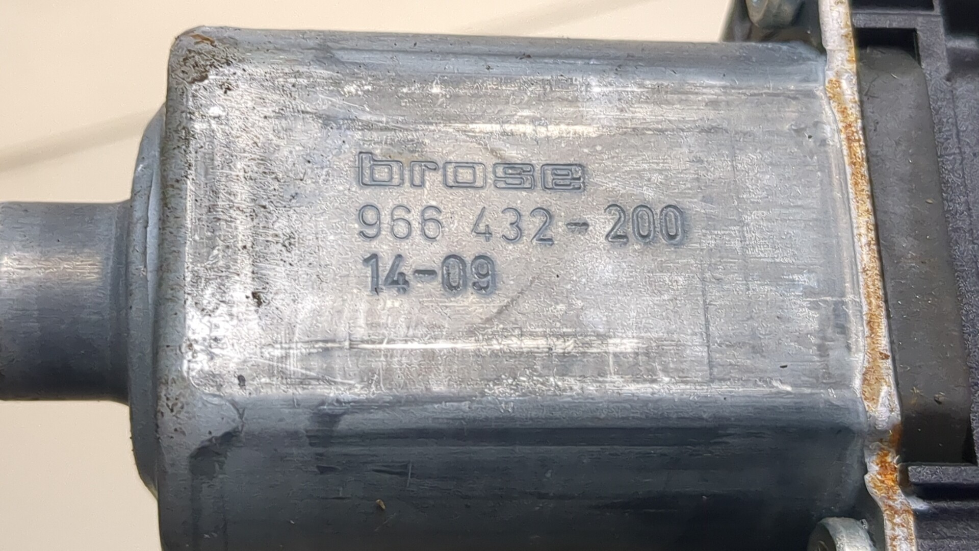 Стеклоподъемник электр. передний правый