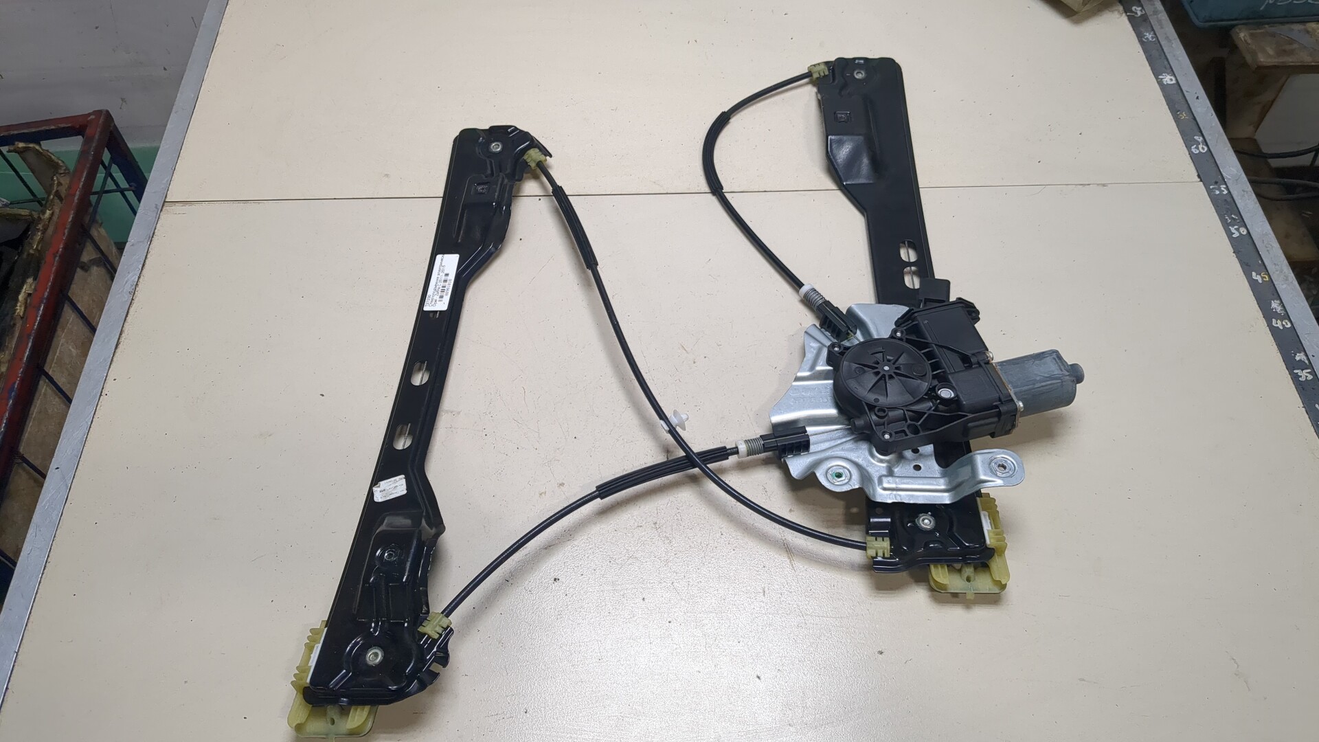 Стеклоподъемник электр. передний правый