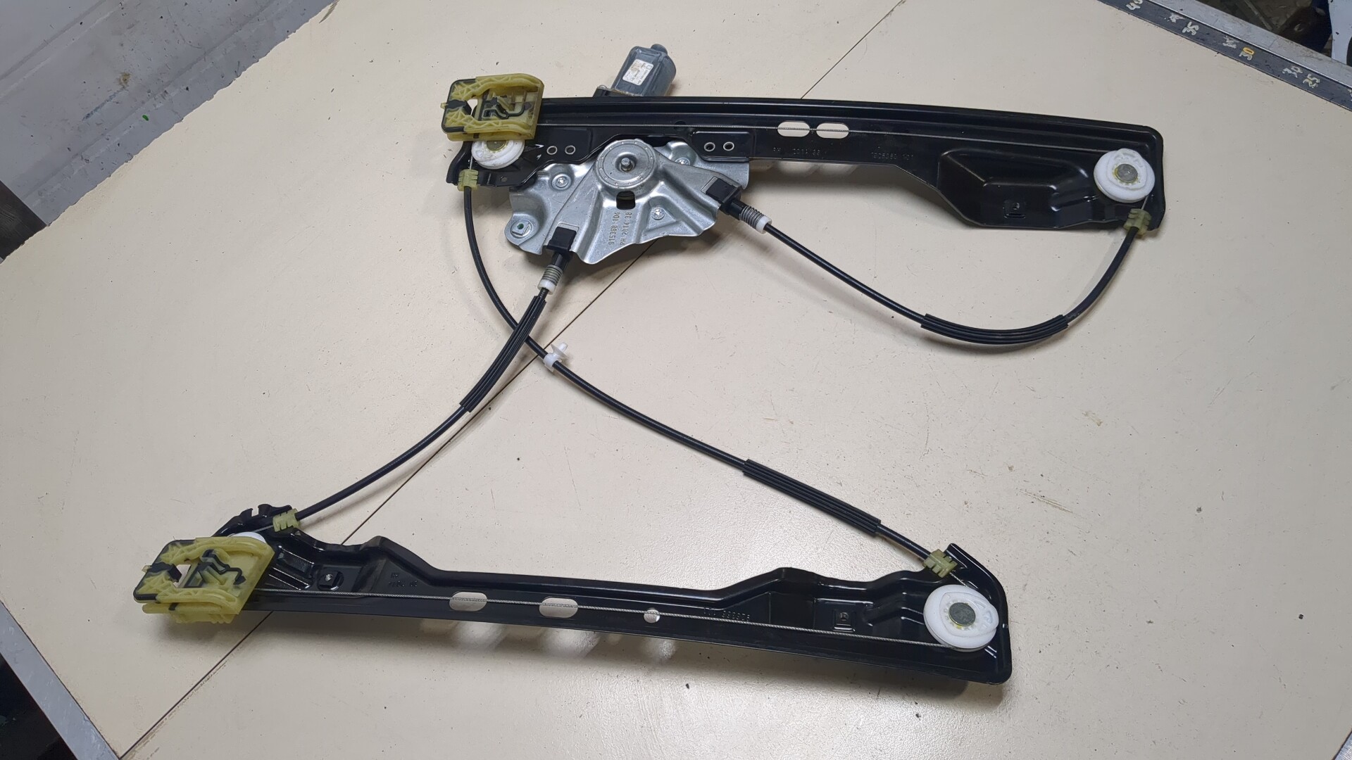 Стеклоподъемник электр. передний правый