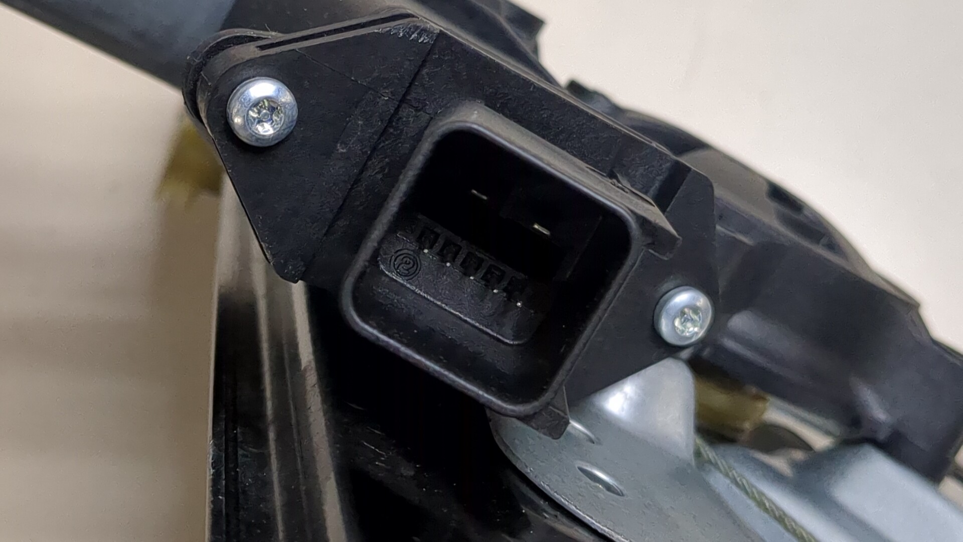 Стеклоподъемник электр. передний правый