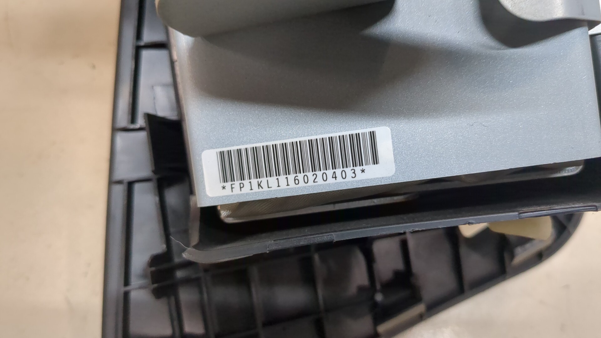 Подушка безопасности пассажирская (в торпедо)