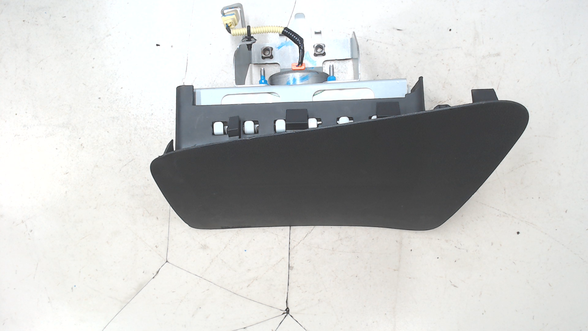 Подушка безопасности пассажирская (в торпедо)